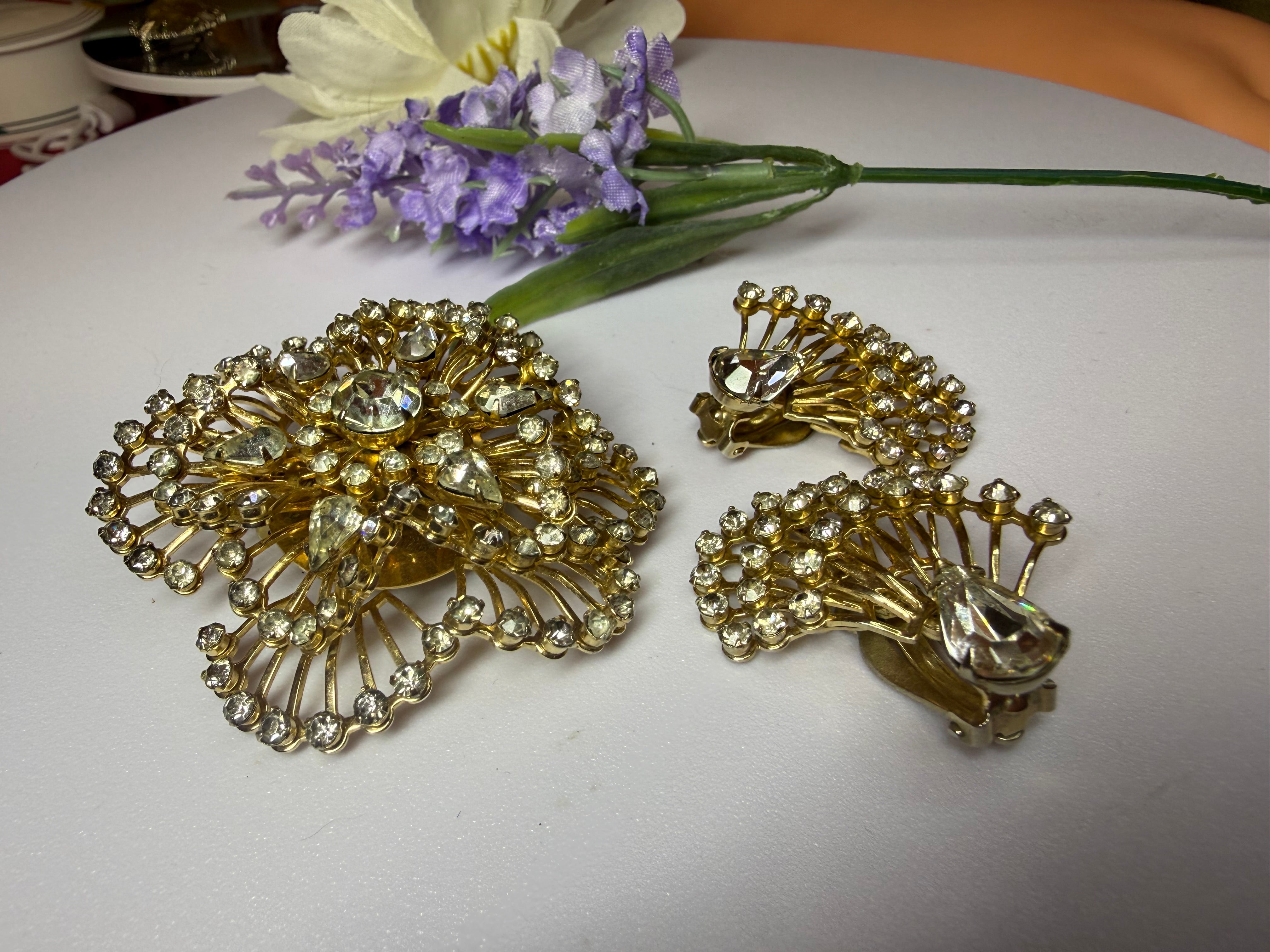 Gorgeous 1950s/1960s Goldtone Brooch and Clip-On Earring Set. - Peppermint-Twist-Vintage.com