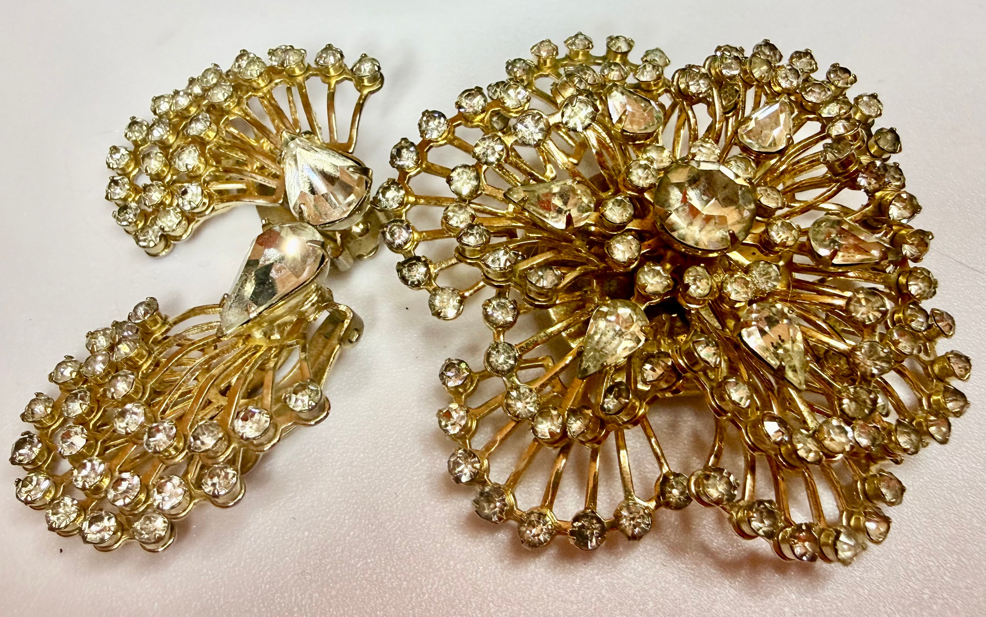Gorgeous 1950s/1960s Goldtone Brooch and Clip-On Earring Set. - Peppermint-Twist-Vintage.com