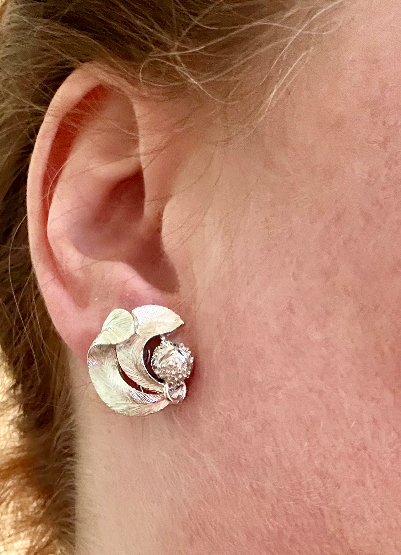 Lisner Silvertone Brooch and Matching Clip-On Earrings - Mint Condition