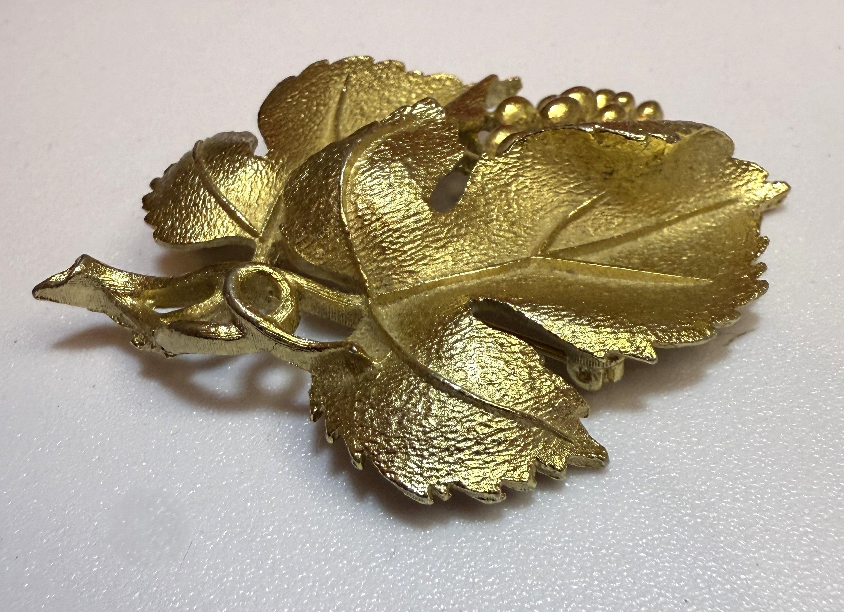 Lisner Mid-Century Modern Rare Gold Tone Leaf Brooch Vintage, Mint Condition