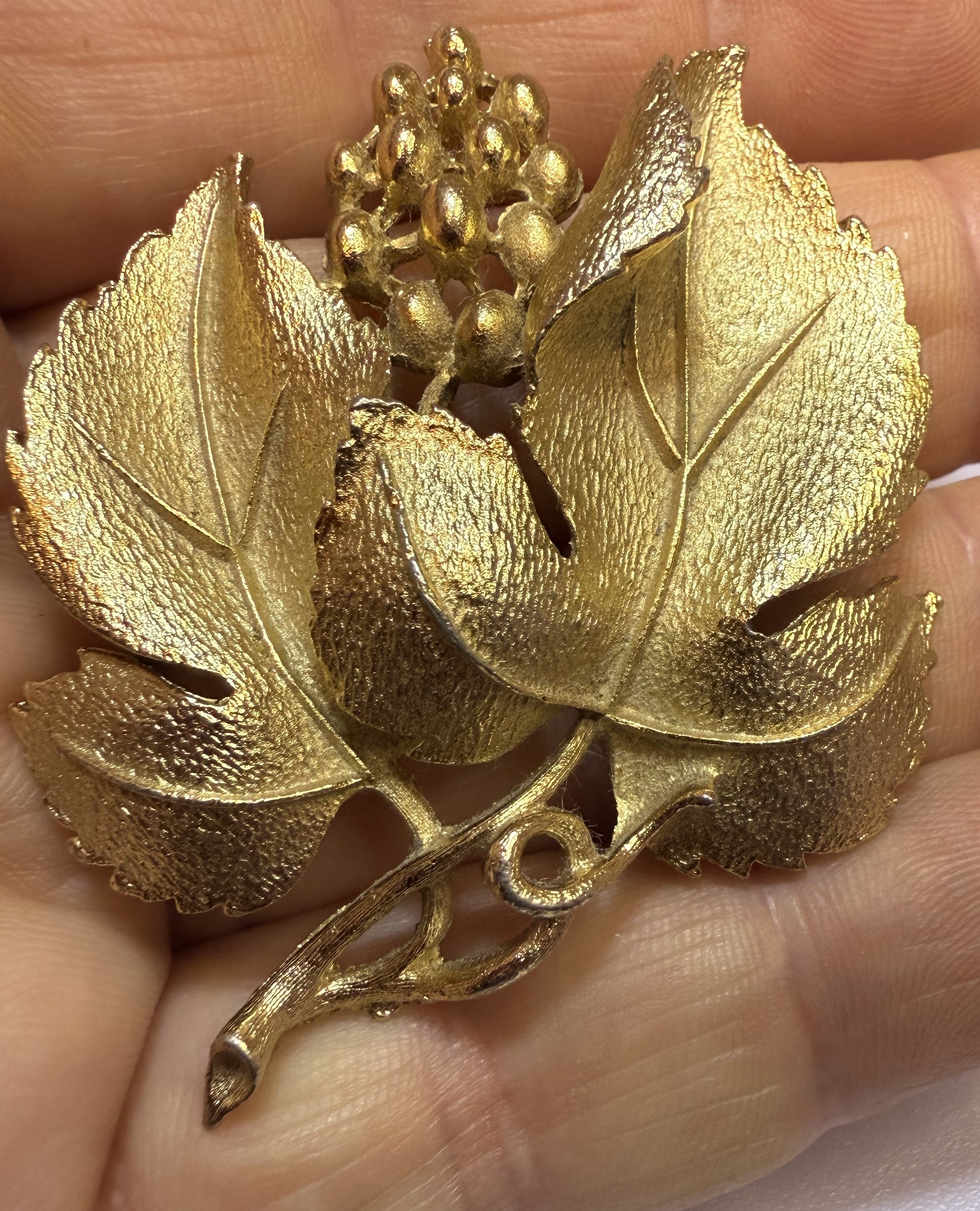 Lisner Mid-Century Modern Rare Gold Tone Leaf Brooch Vintage, Mint Condition