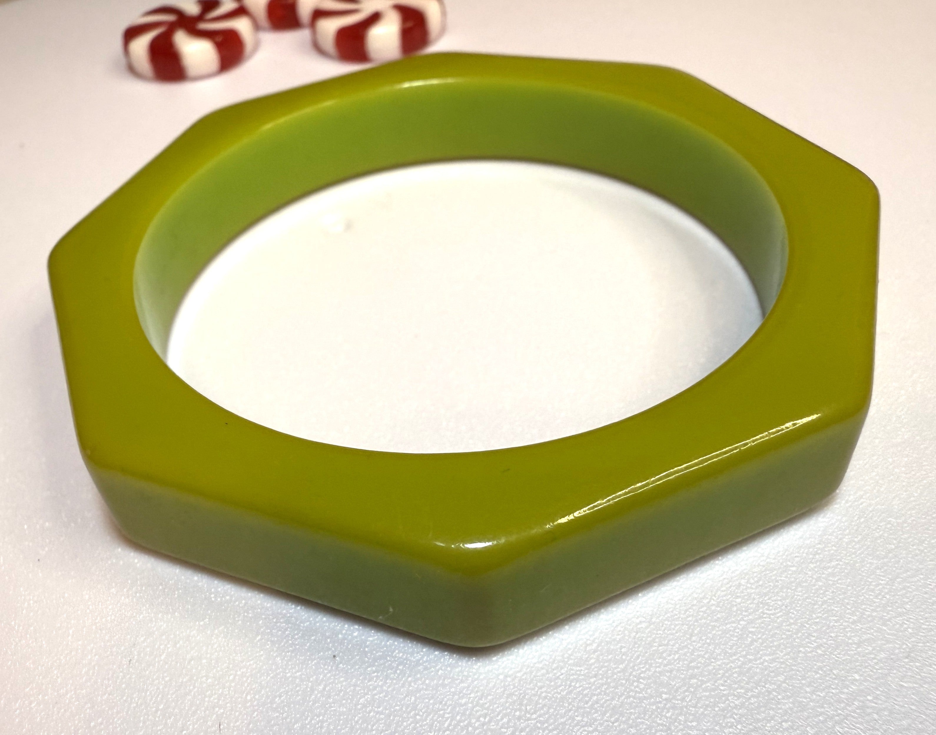 Vintage Lime Green Octagonal Bakelite Bangle - 1940s *Tested* Small/Medium, AUTHENTIC