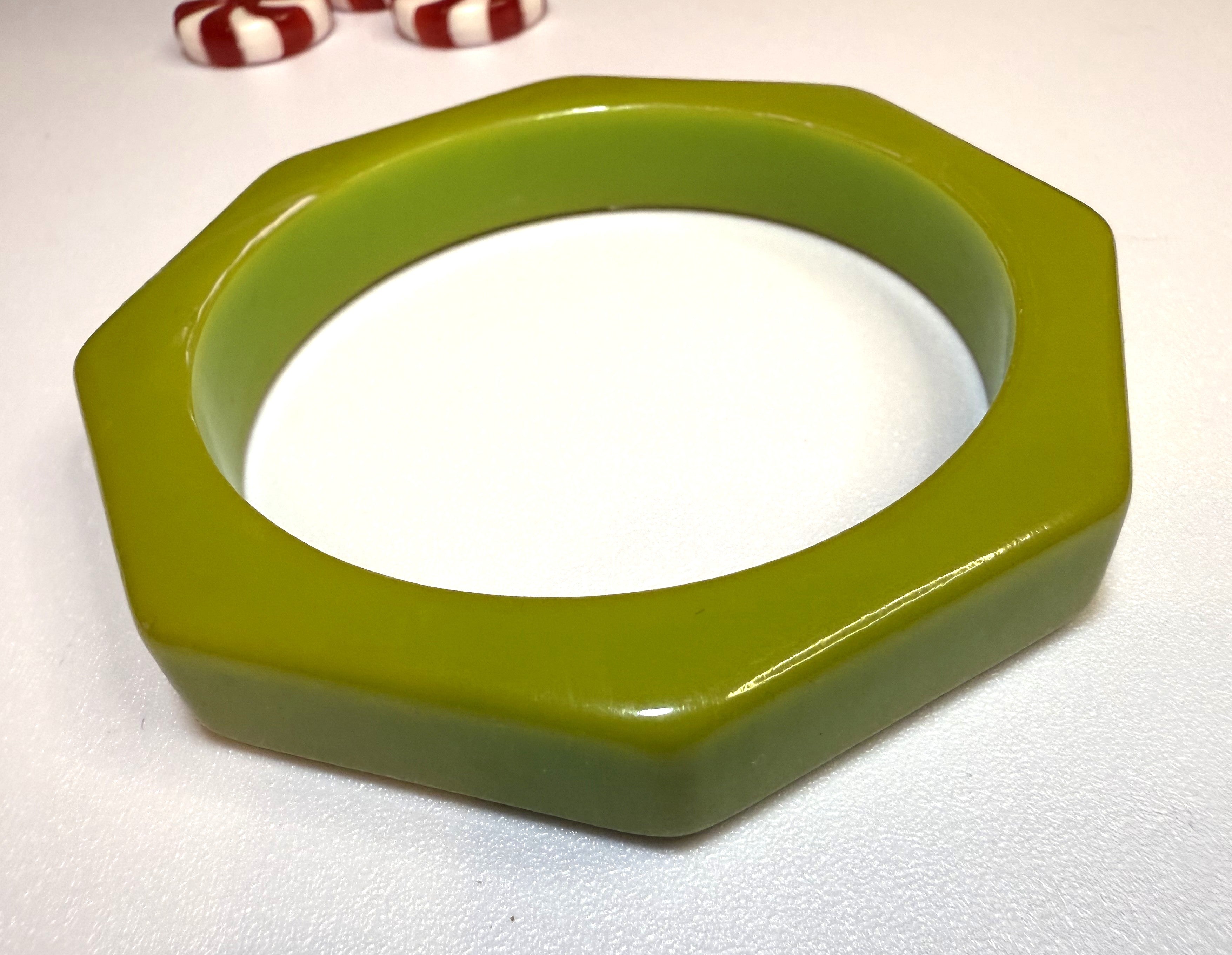 Vintage Lime Green Octagonal Bakelite Bangle - 1940s *Tested* Small/Medium, AUTHENTIC