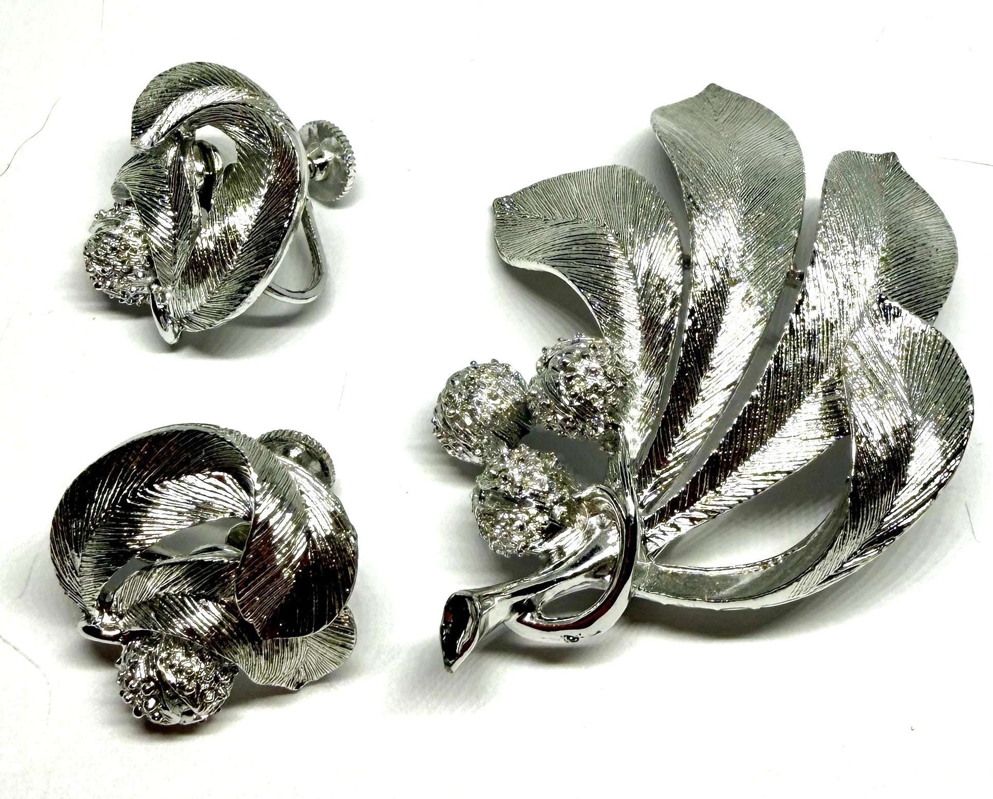 Lisner Silvertone Brooch and Matching Clip-On Earrings - Mint Condition