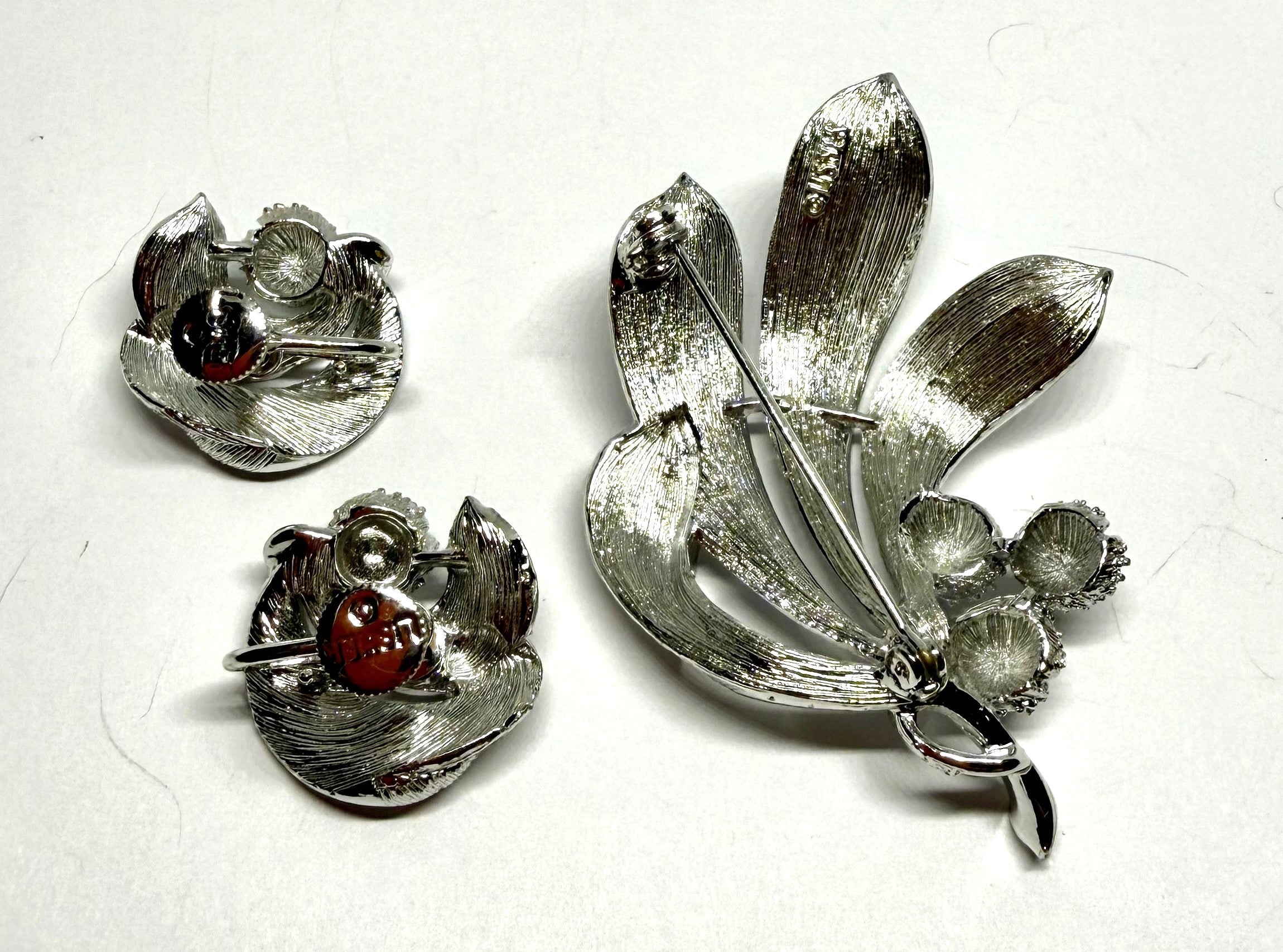 Lisner Silvertone Brooch and Matching Clip-On Earrings - Mint Condition