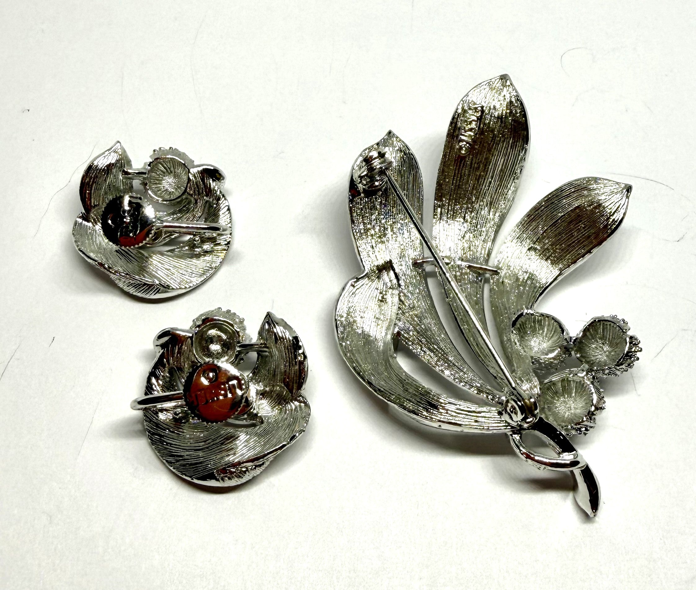 Lisner Silvertone Brooch and Matching Clip-On Earrings - Mint Condition
