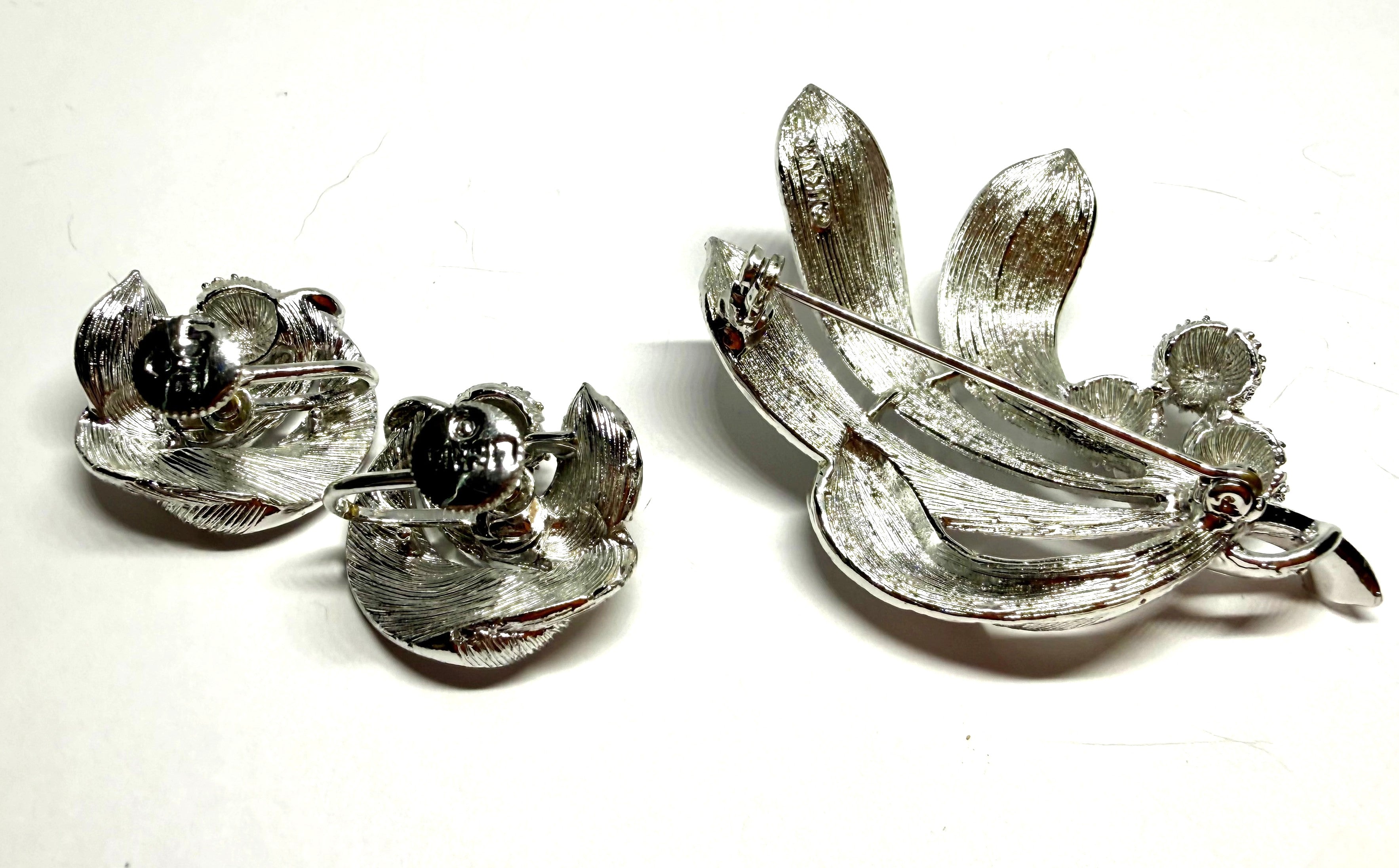 Lisner Silvertone Brooch and Matching Clip-On Earrings - Mint Condition