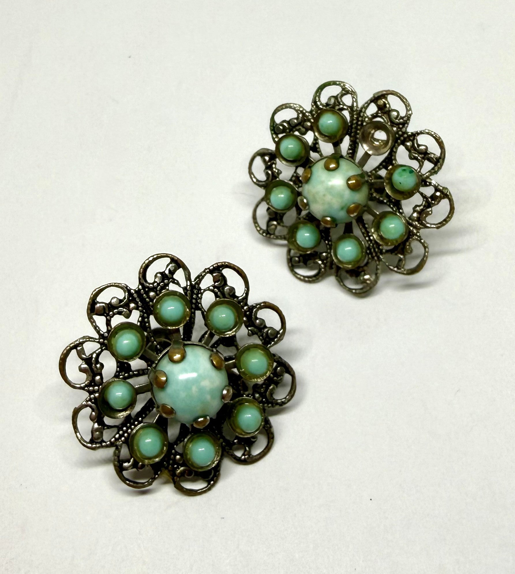 1940s Vintage Screw Back Silver and Turquoise Sunburst with Detailed Filigree - Peppermint-Twist-Vintage.com