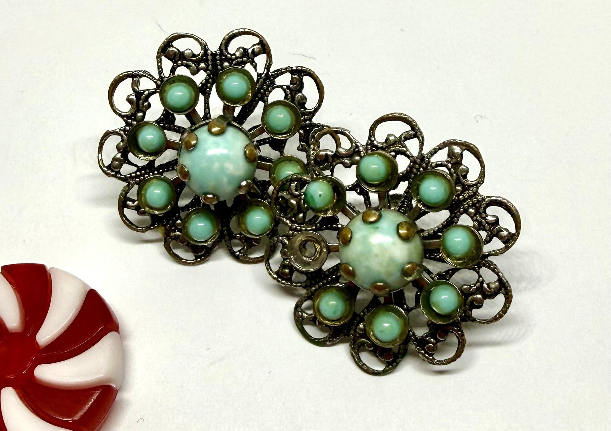 1940s Vintage Screw Back Silver and Turquoise Sunburst with Detailed Filigree - Peppermint-Twist-Vintage.com