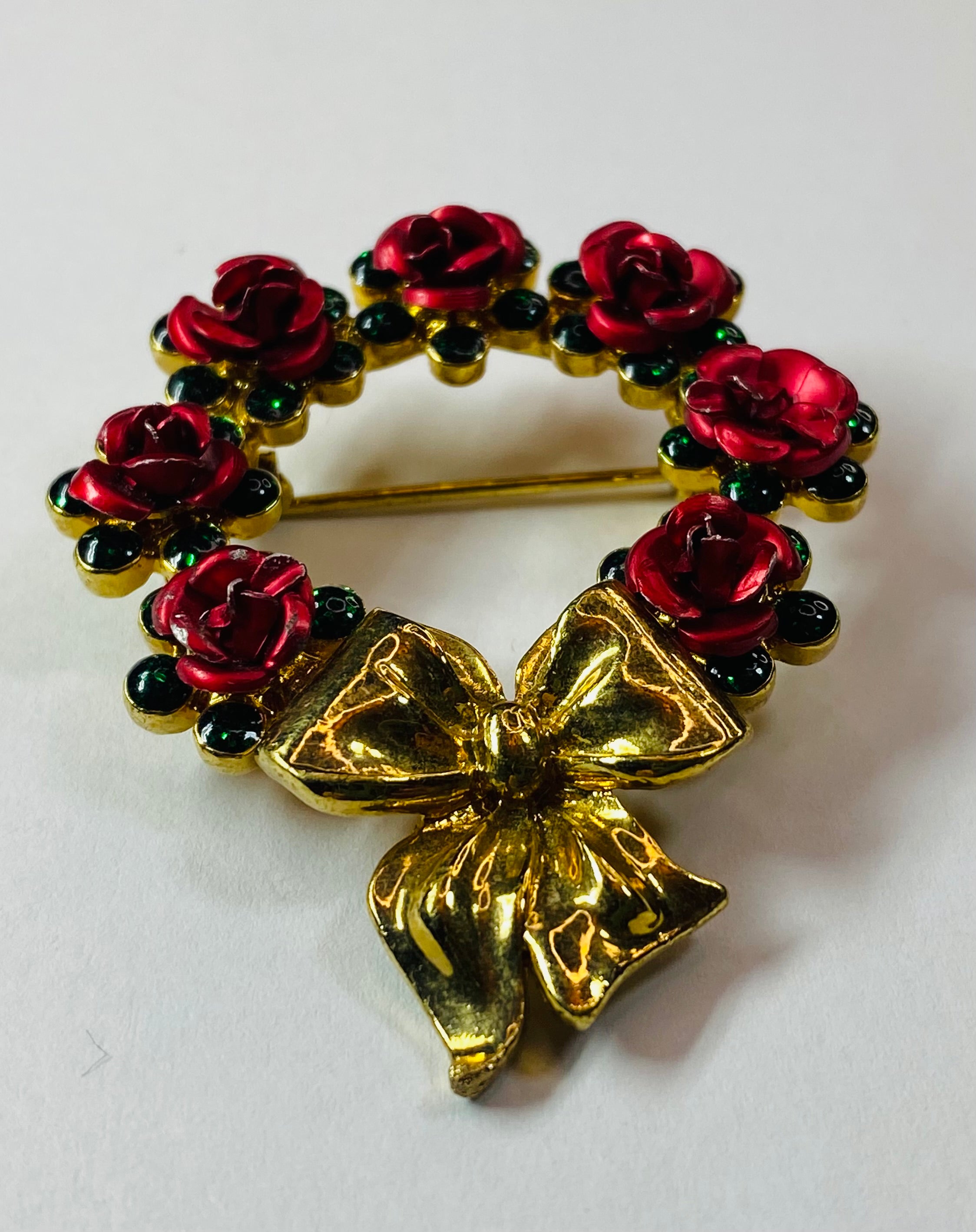 Avon Vintage Christmas Brooch - Gold tone wreath with roses - Peppermint-Twist-Vintage.com