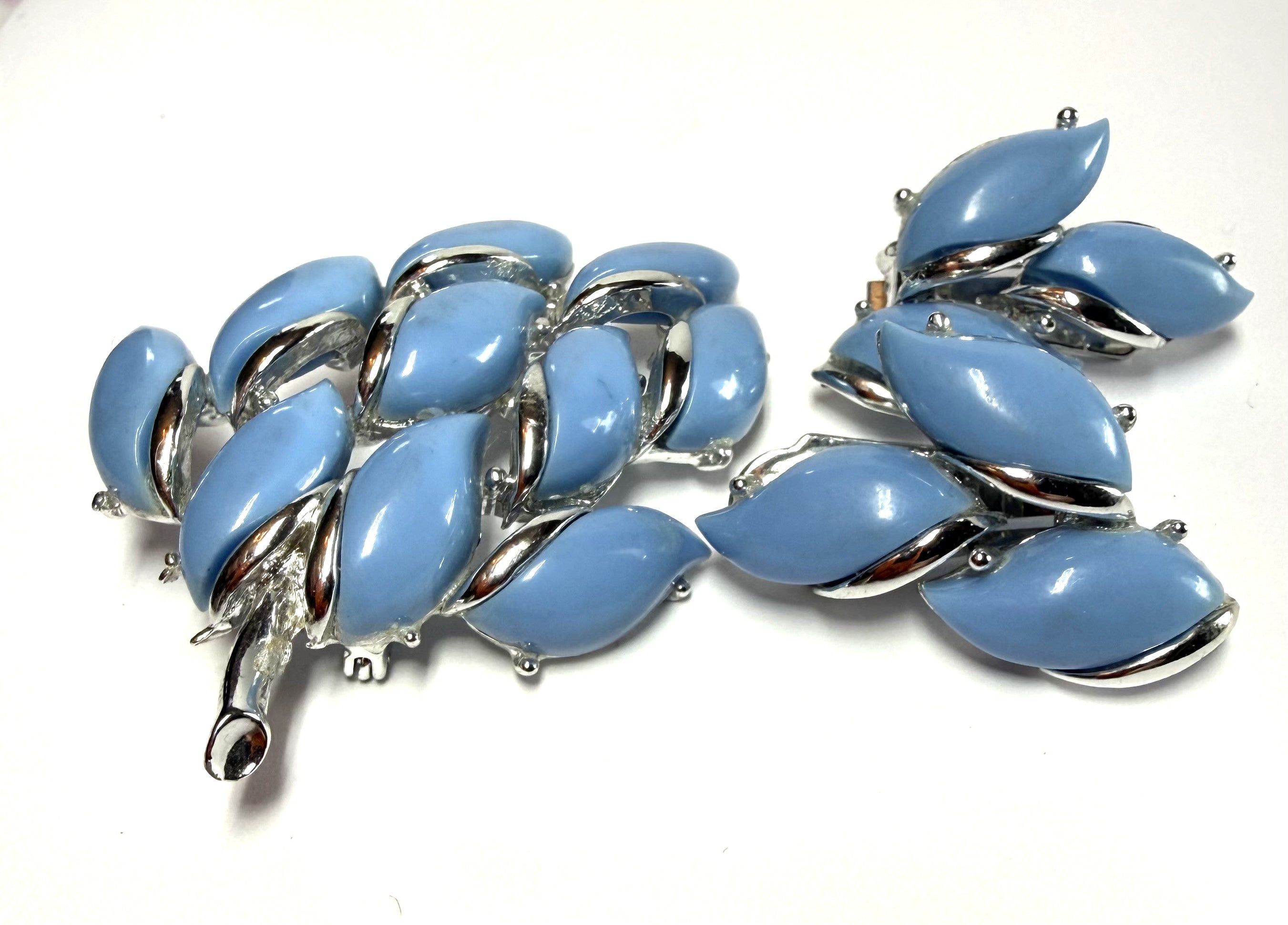 Blue Thermoset Leaf Set - Brooch and Matching Earrings - Coro Sample Set - in Great condition