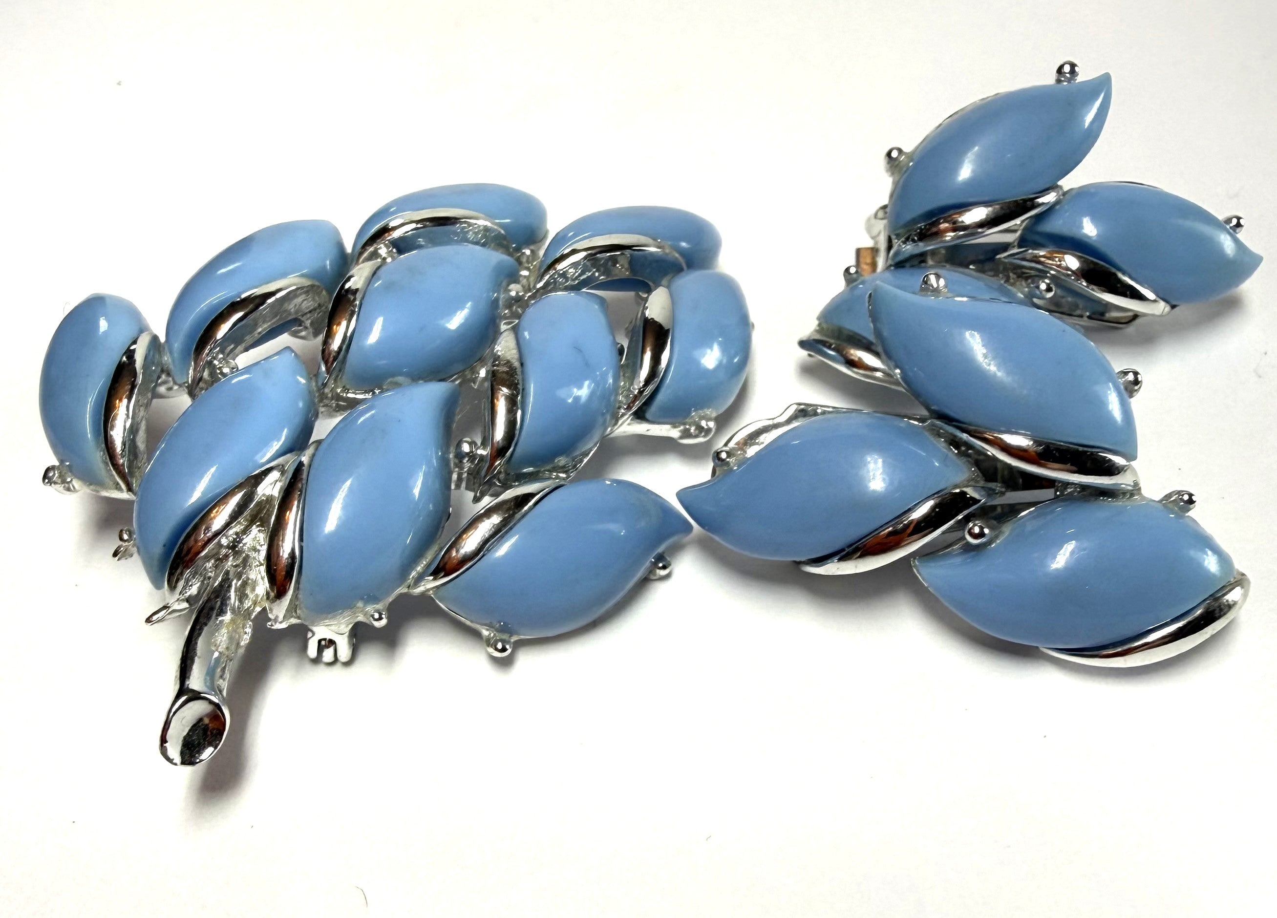 Blue Thermoset Leaf Set - Brooch and Matching Earrings - Coro Sample Set - in Great condition
