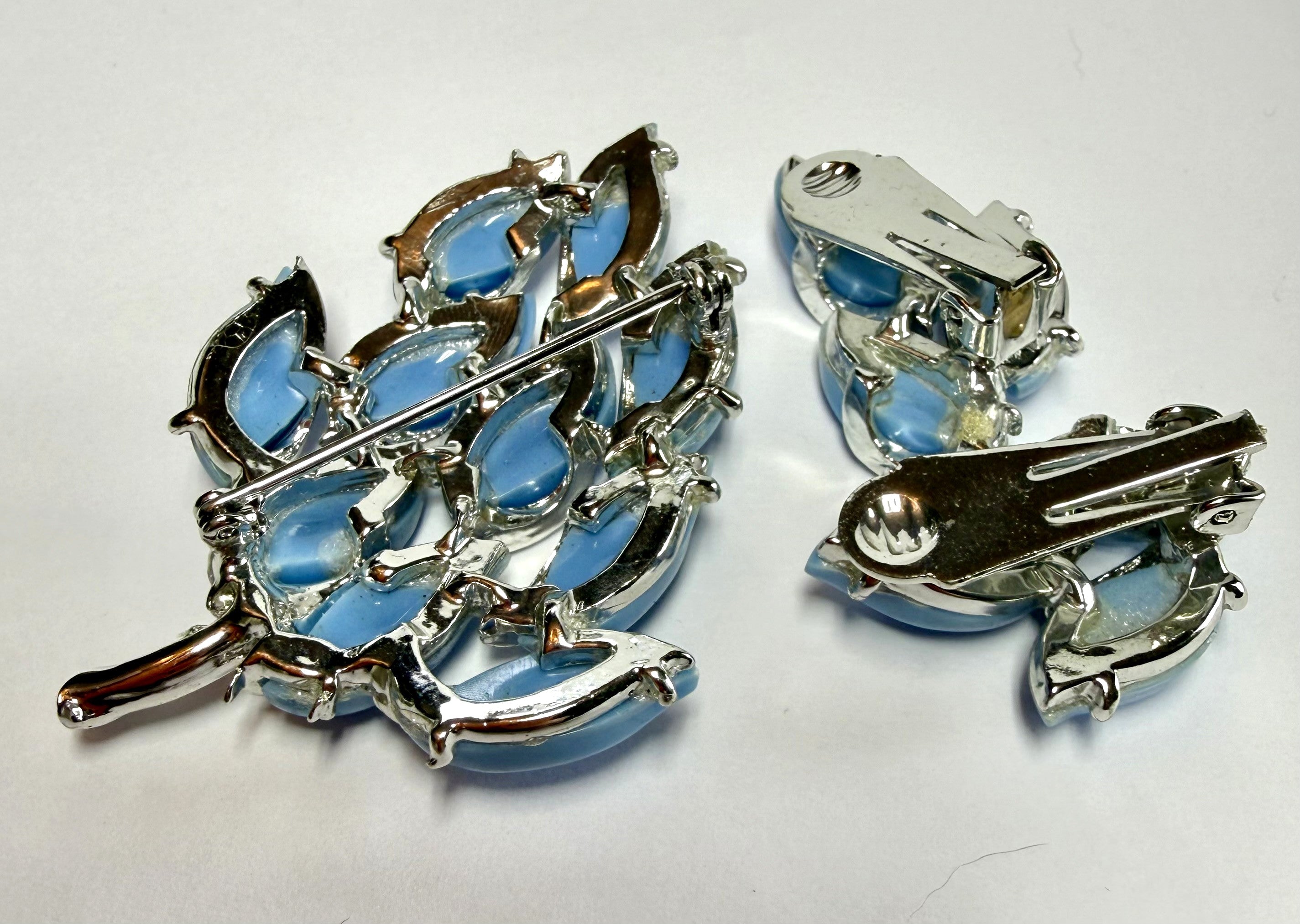Blue Thermoset Leaf Set - Brooch and Matching Earrings - Coro Sample Set - in Great condition