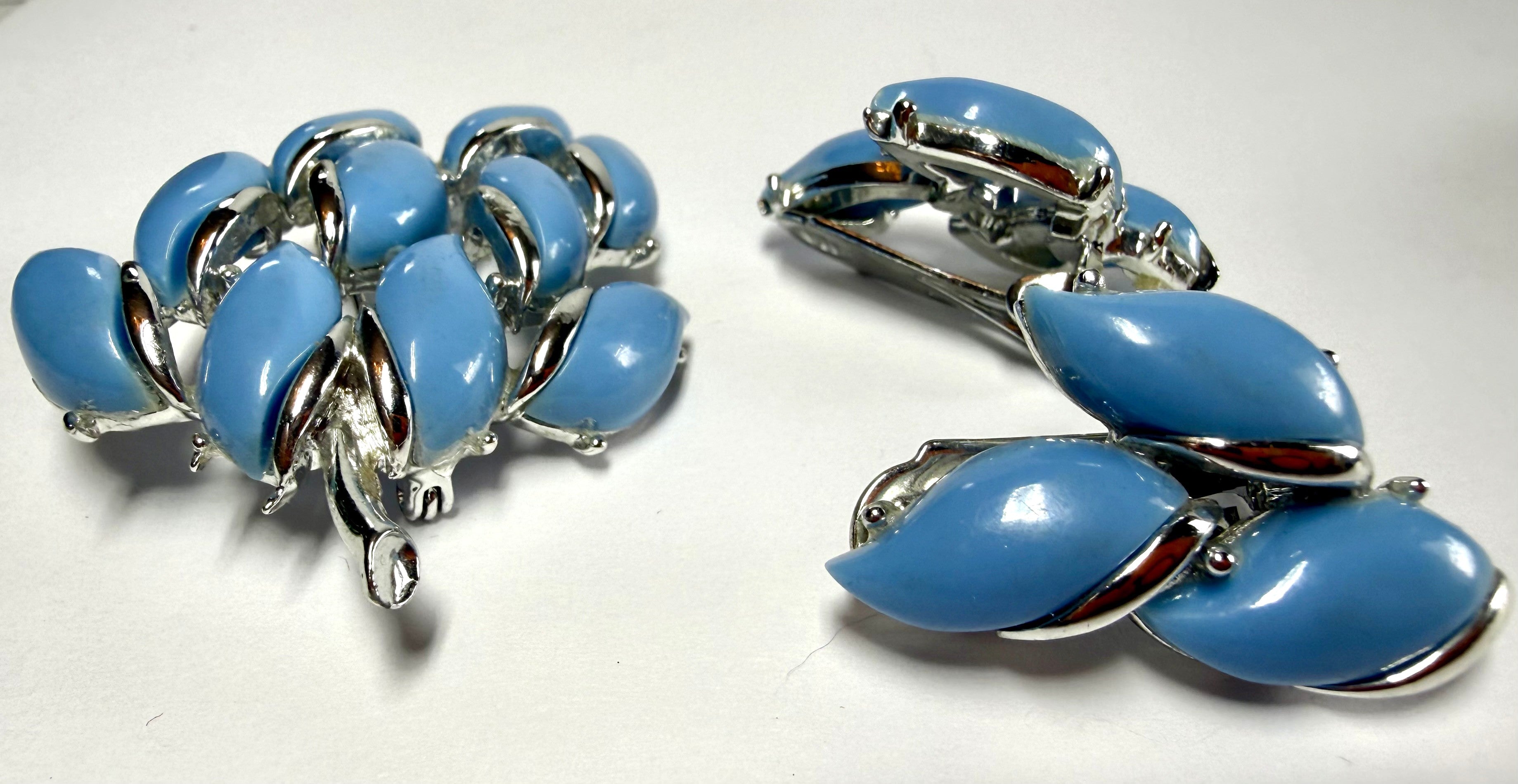Blue Thermoset Leaf Set - Brooch and Matching Earrings - Coro Sample Set - in Great condition
