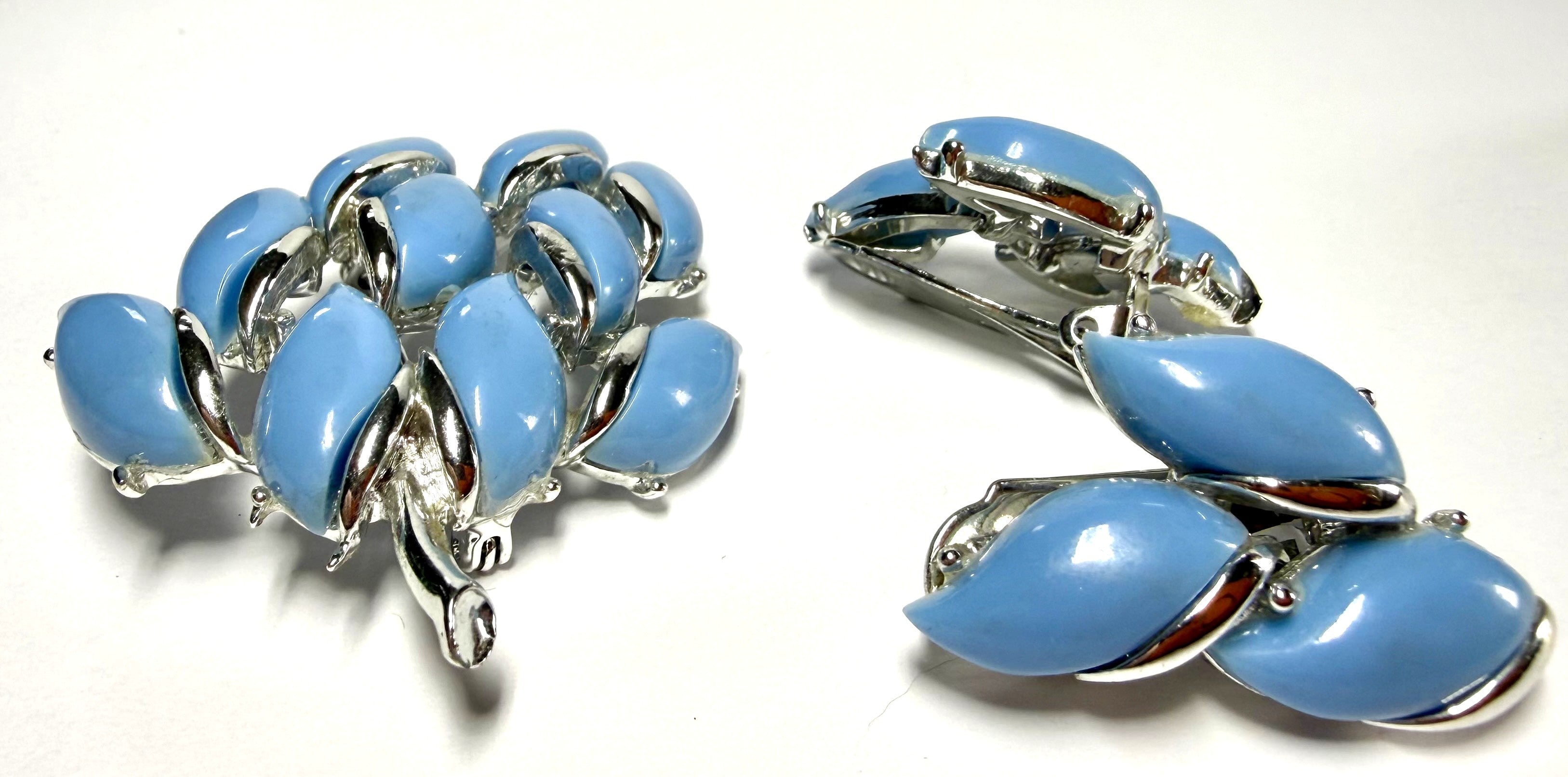 Blue Thermoset Leaf Set - Brooch and Matching Earrings - Coro Sample Set - in Great condition