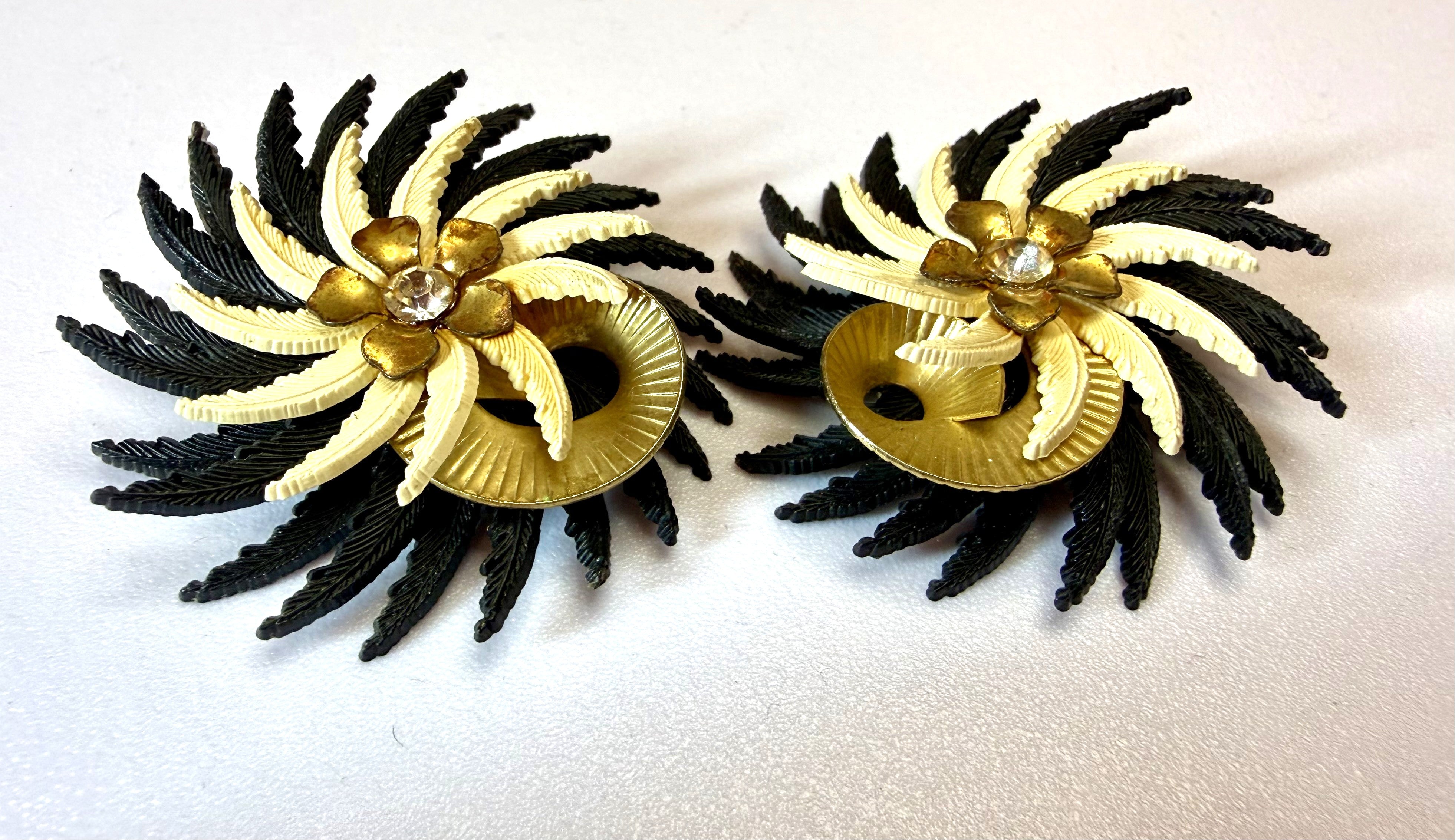 Large 1960s Chrysanthemum Statement Earrings - Vintage Plastic/Lucite WOWEE - Hollywood Style - Peppermint-Twist-Vintage.com