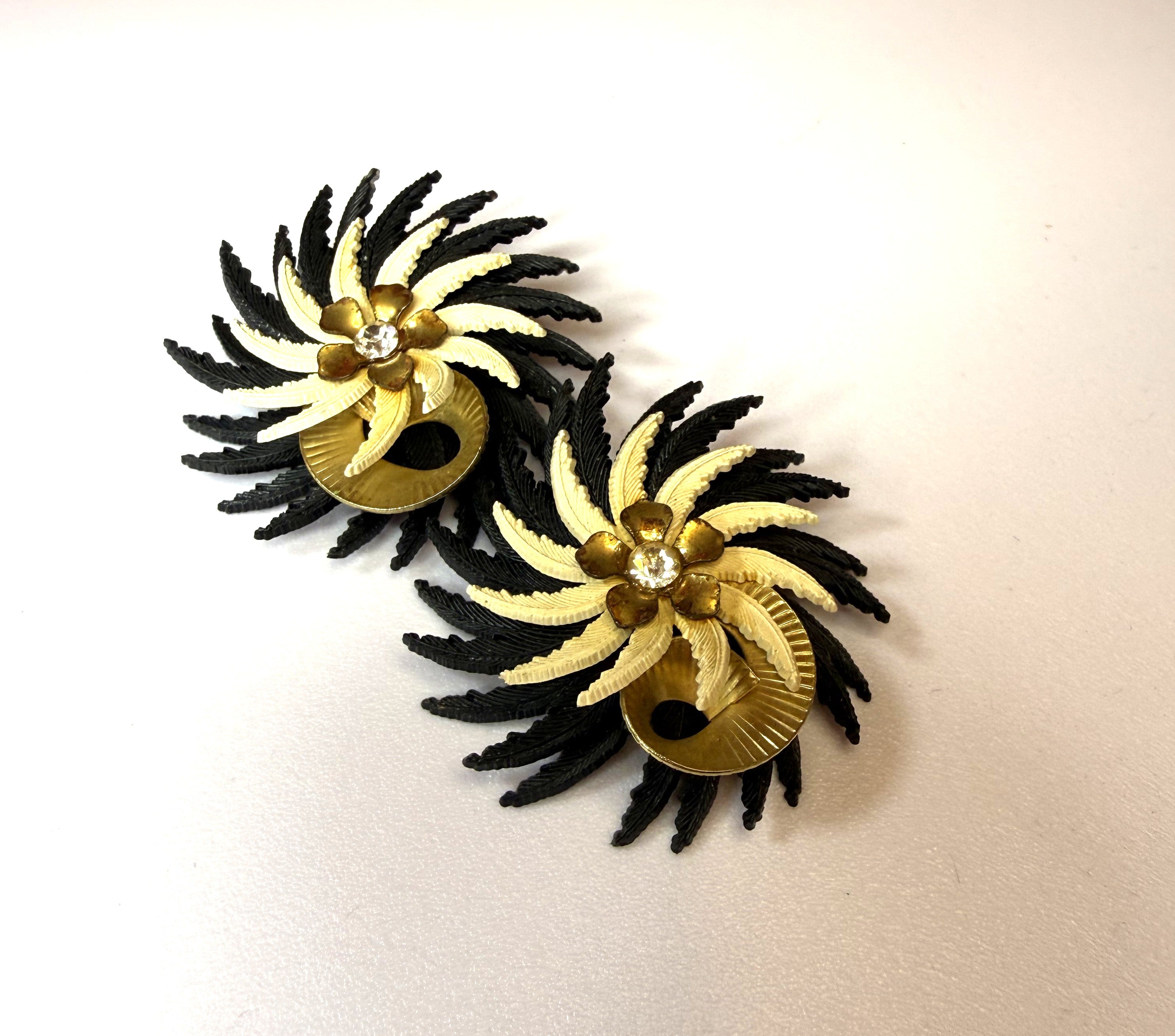 Large 1960s Chrysanthemum Statement Earrings - Vintage Plastic/Lucite WOWEE - Hollywood Style - Peppermint-Twist-Vintage.com