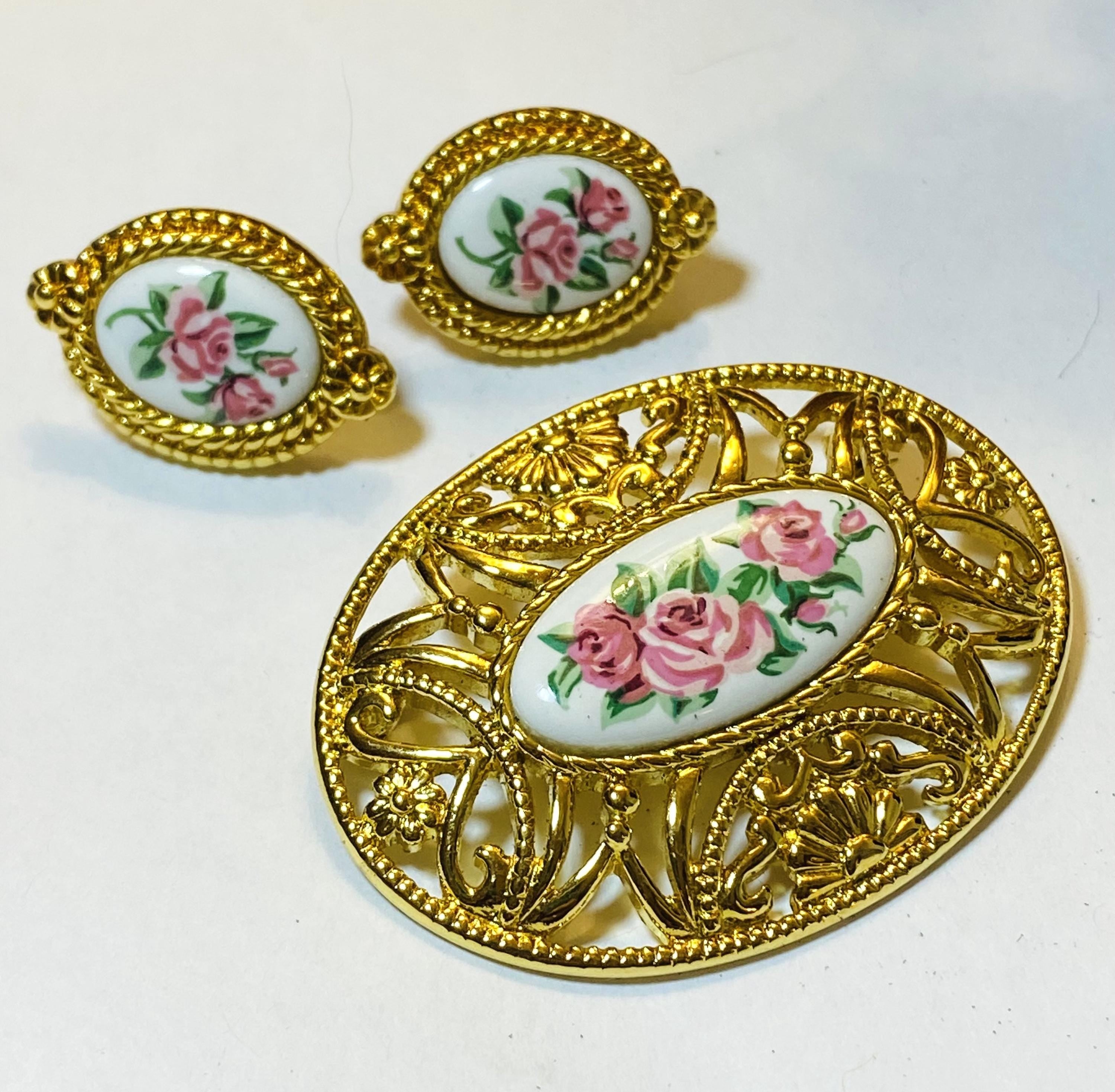 Avon Pastel Lace Pin and Earrings with Box, 1994. Ceramic and Gold Tone.. Gorgeous - Peppermint-Twist-Vintage.com