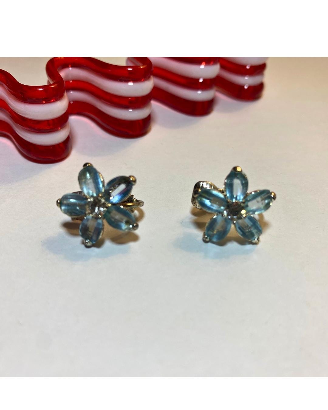 AVON 2003 - Blue Flower Button Clip on Earrings,  New Old Stock, Never Used - Gorgeous - Vintage 1950s/60s style - Peppermint-Twist-Vintage.com