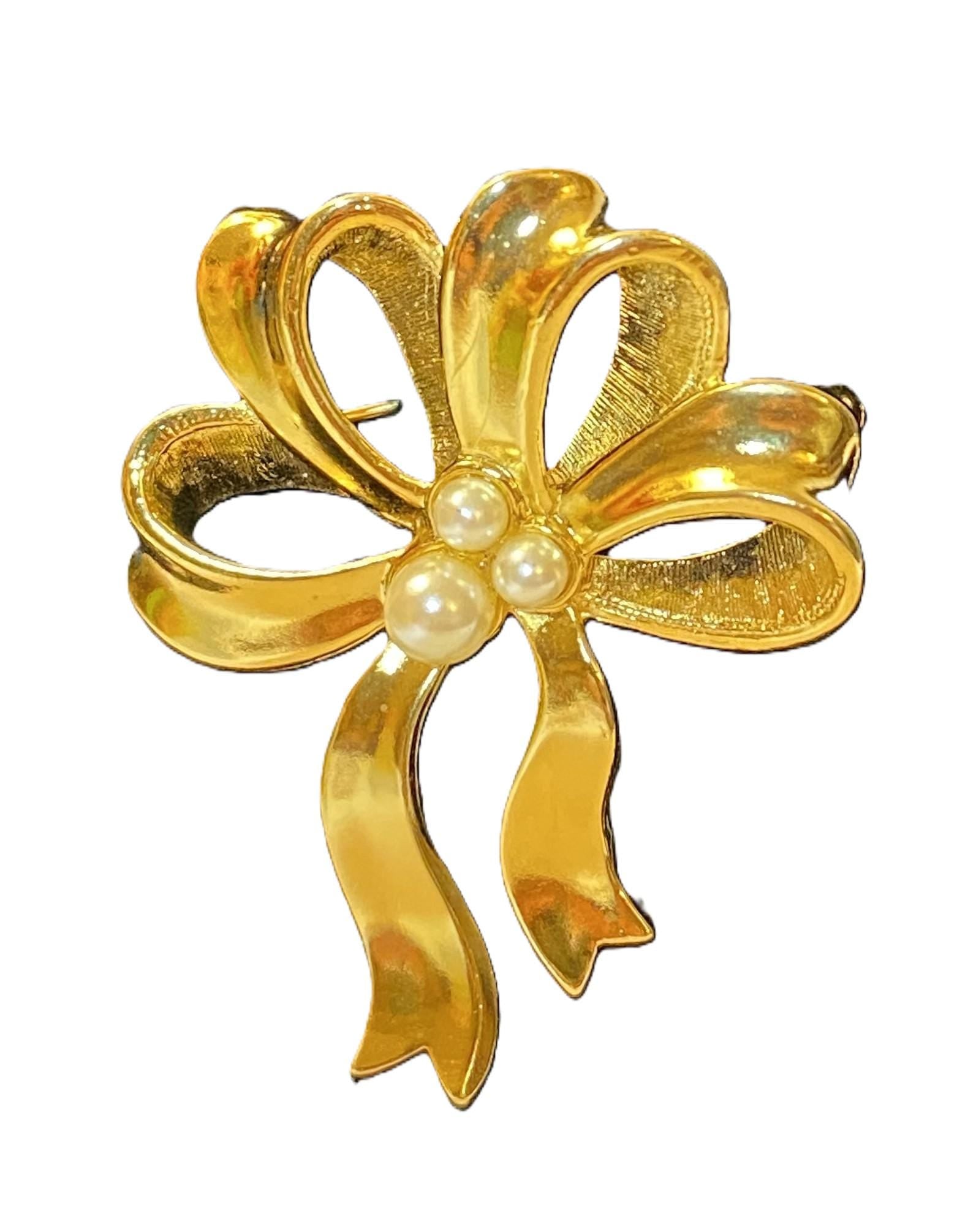 AVON SIGNED 1994, Goldtone Bow Brooch with Center Pearl., Signed, Gorgeous - Peppermint-Twist-Vintage.com
