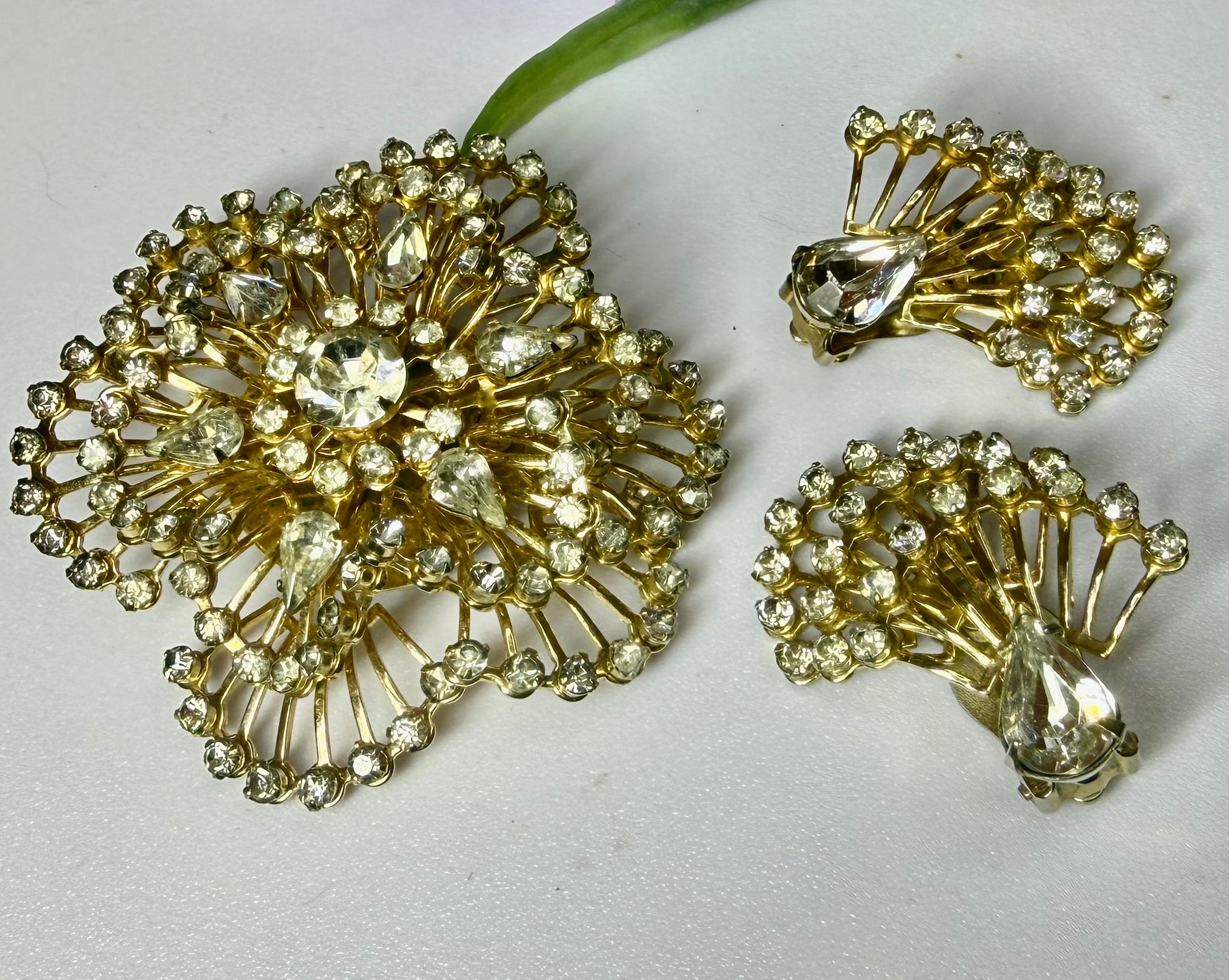 Gorgeous 1950s/1960s Goldtone Brooch and Clip-On Earring Set. - Peppermint-Twist-Vintage.com