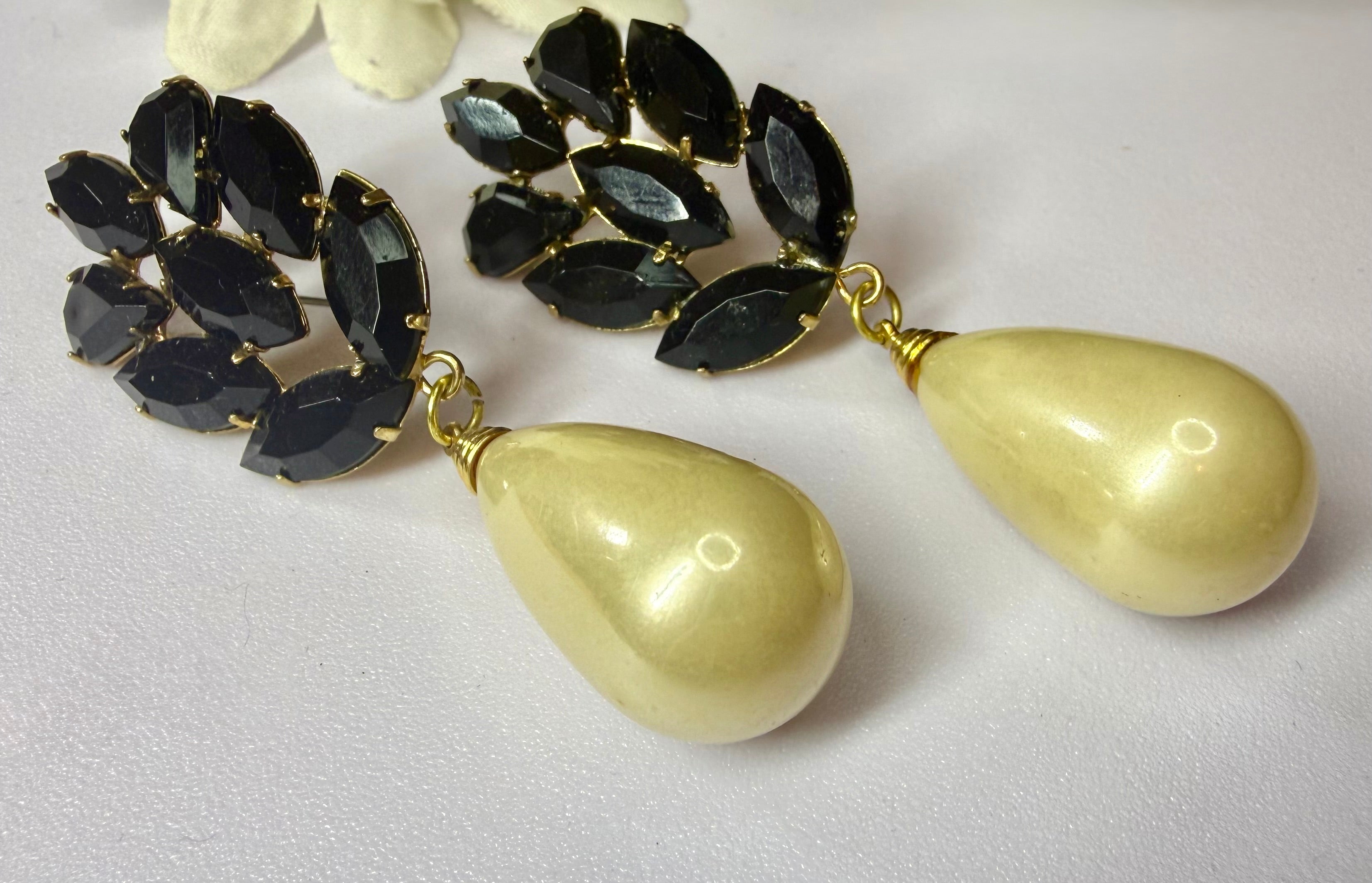 Vintage Black Pronged Rhinestone and Faux Pearl Dangle Earring - Hollywood Glamour - Peppermint-Twist-Vintage.com