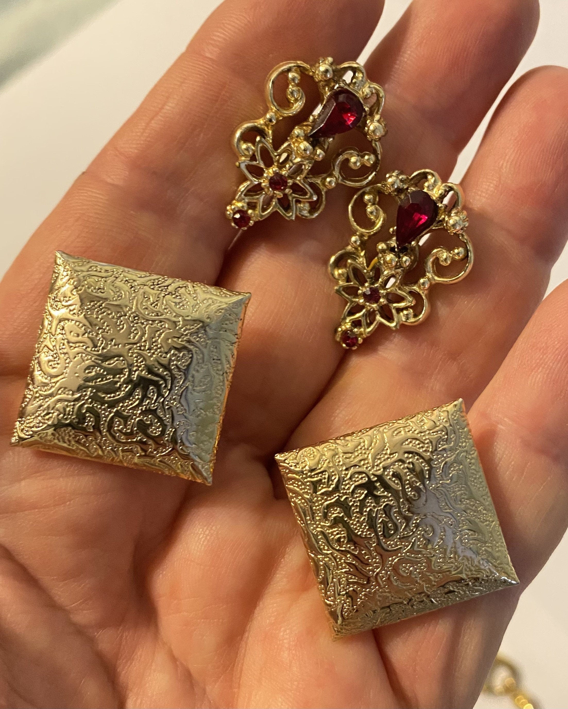 Vintage Jewelry Set - Casio Necklace, Coro Screwback Goldtond and Red Rhinestone Earrings, Gold Textured Clip-on Earrings, Gorgeous Set