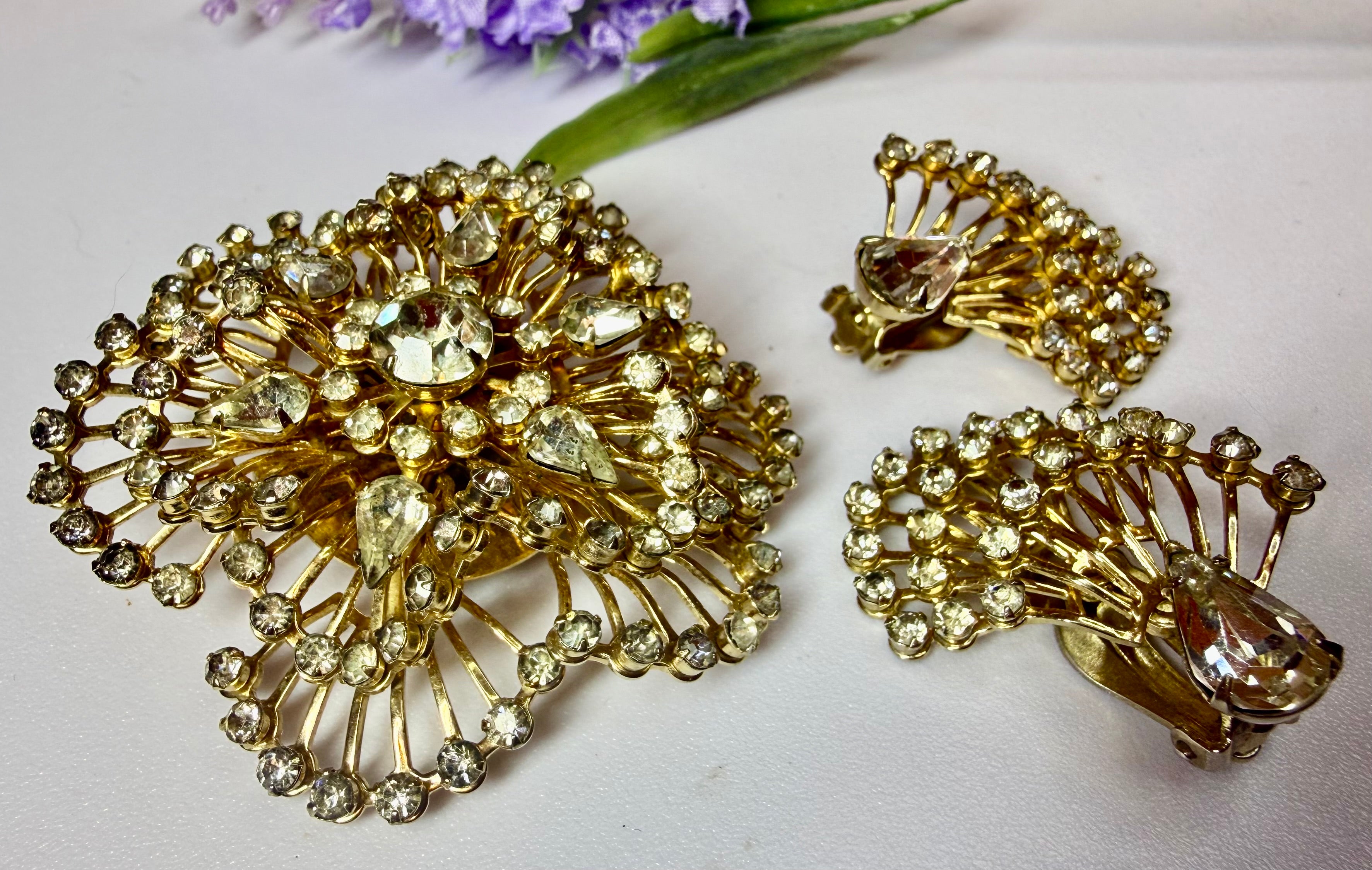 Gorgeous 1950s/1960s Goldtone Brooch and Clip-On Earring Set. - Peppermint-Twist-Vintage.com