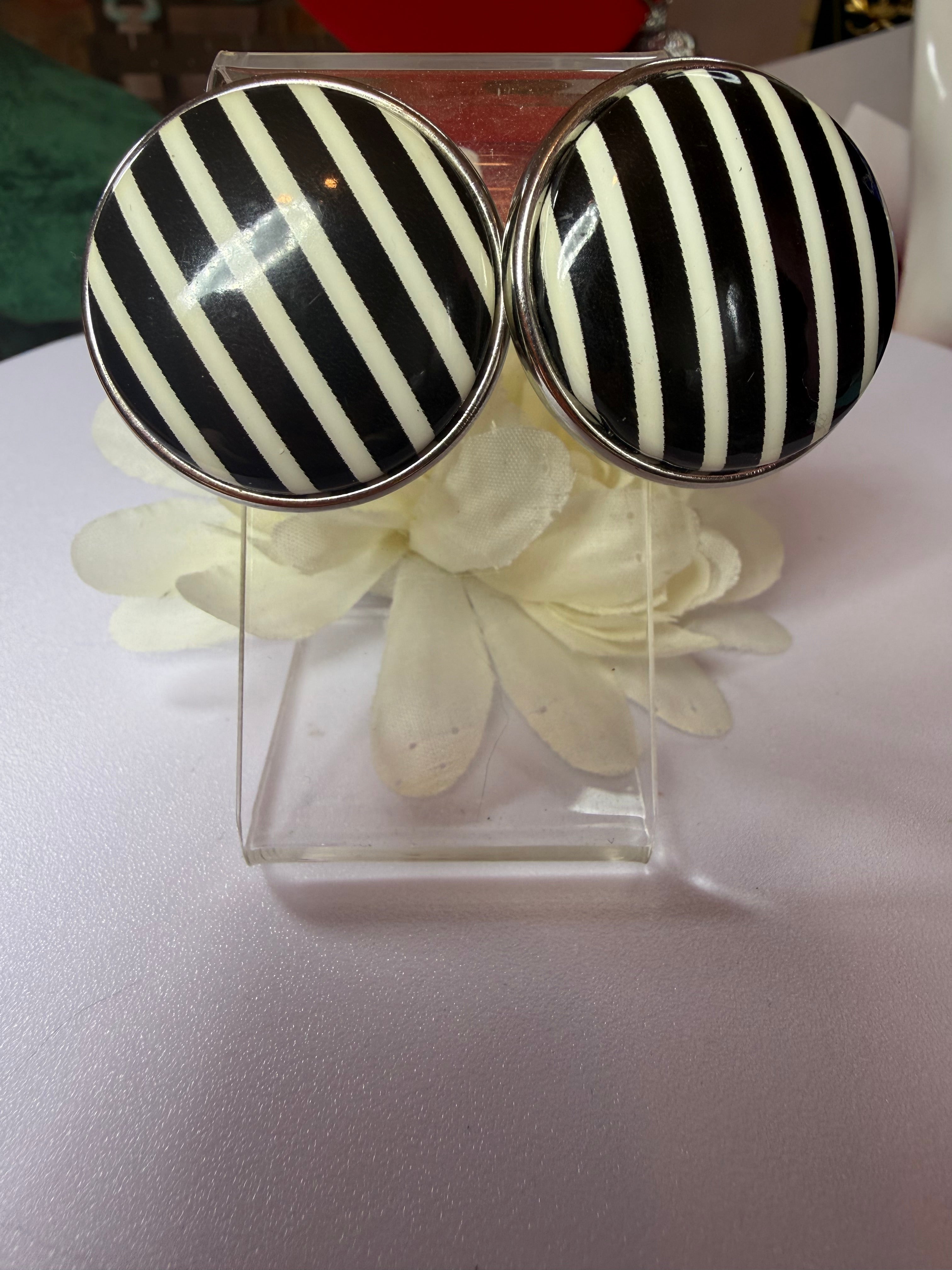 1960s style Vintage Black and White Striped Earrings - Pierced. Oh la la. - Peppermint-Twist-Vintage.com