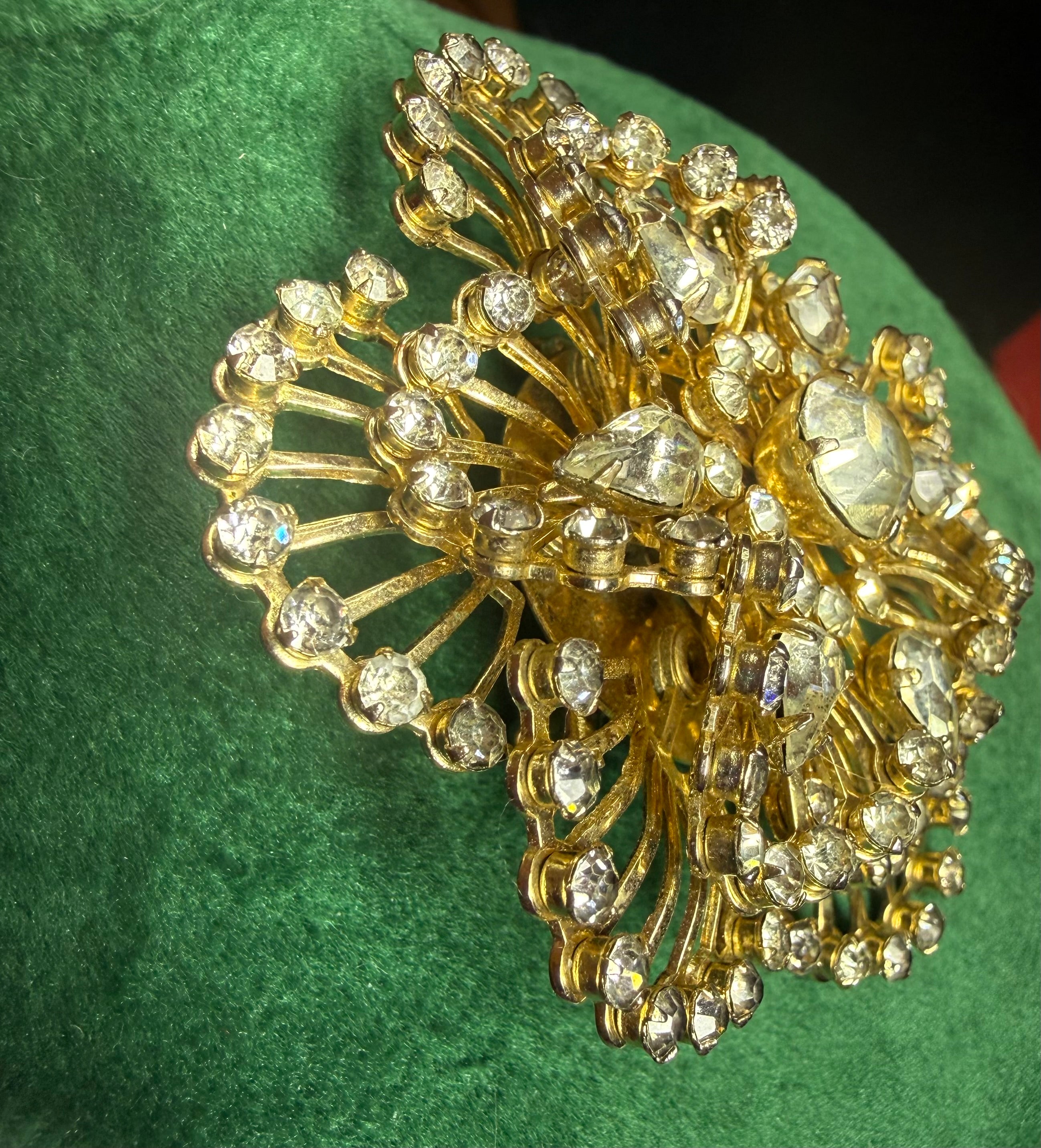 Gorgeous 1950s/1960s Goldtone Brooch and Clip-On Earring Set. - Peppermint-Twist-Vintage.com