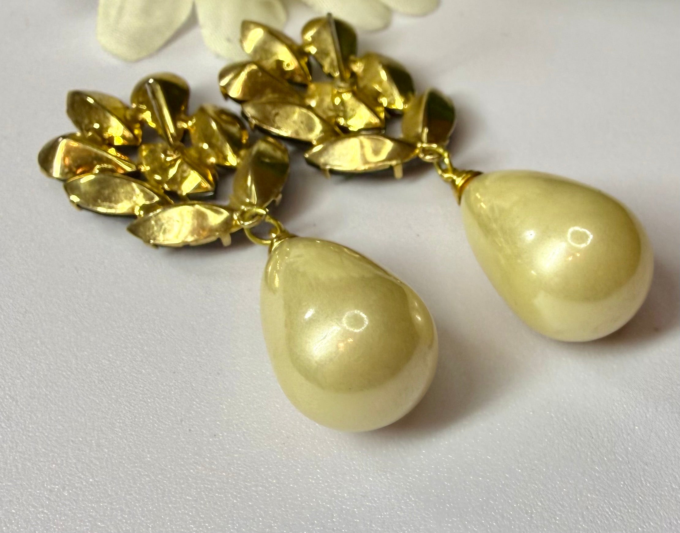 Vintage Black Pronged Rhinestone and Faux Pearl Dangle Earring - Hollywood Glamour - Peppermint-Twist-Vintage.com