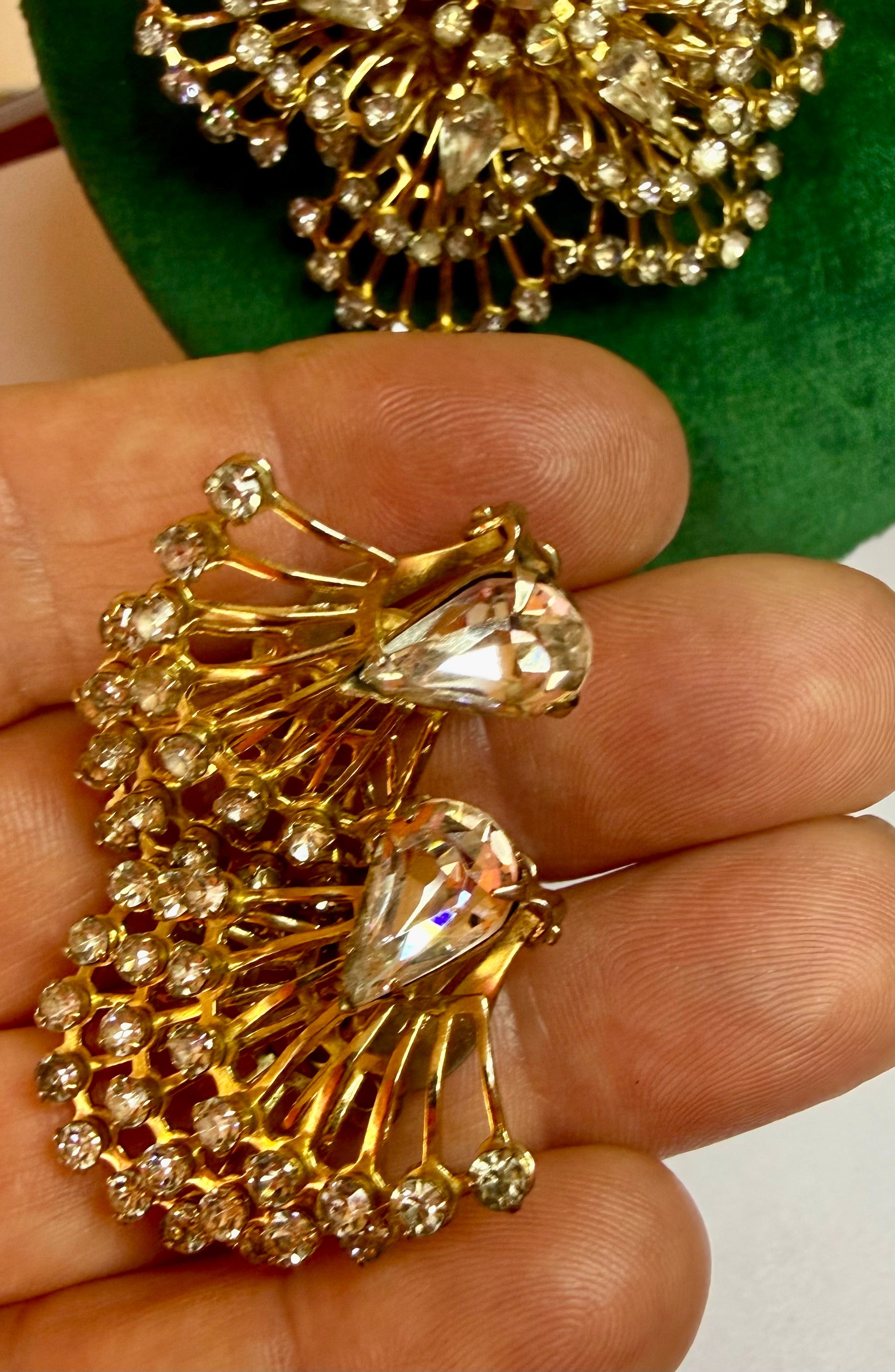 Gorgeous 1950s/1960s Goldtone Brooch and Clip-On Earring Set. - Peppermint-Twist-Vintage.com
