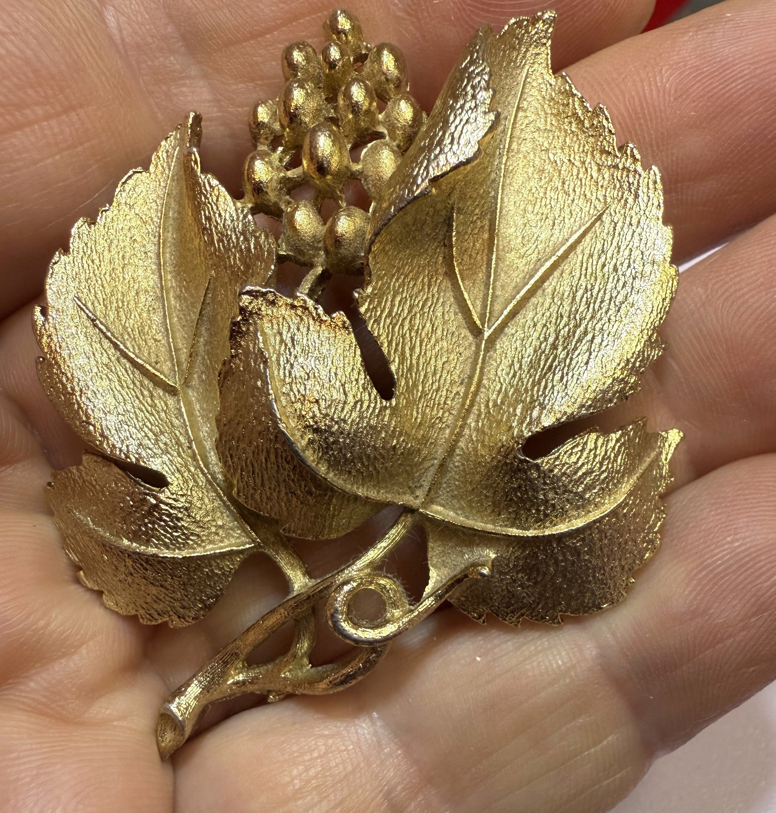 Lisner Mid-Century Modern Rare Gold Tone Leaf Brooch Vintage, Mint Condition