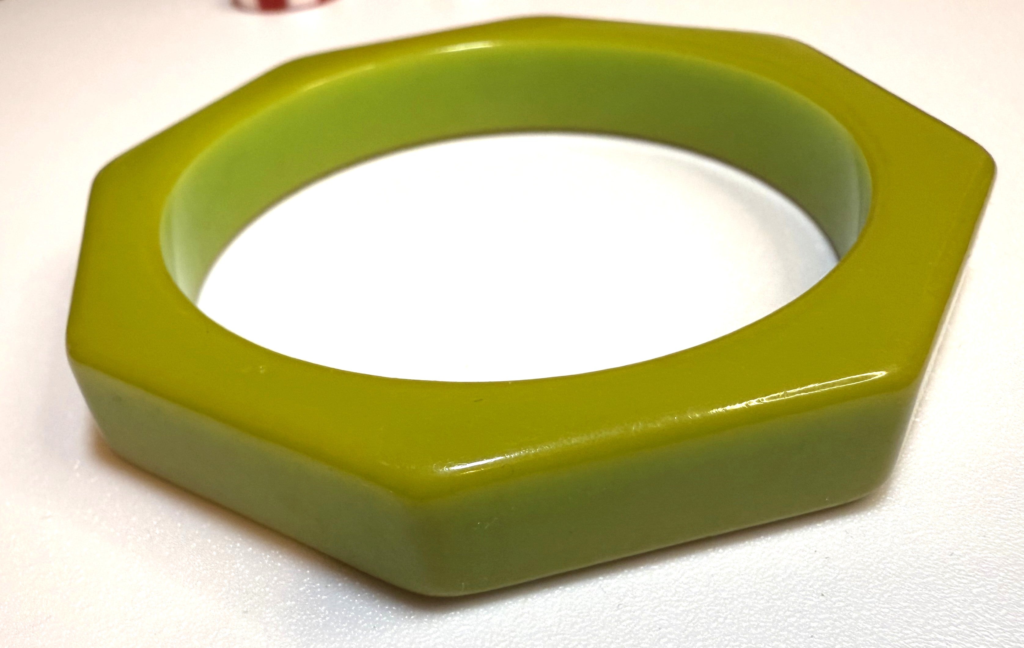 Vintage Lime Green Octagonal Bakelite Bangle - 1940s *Tested* Small/Medium, AUTHENTIC