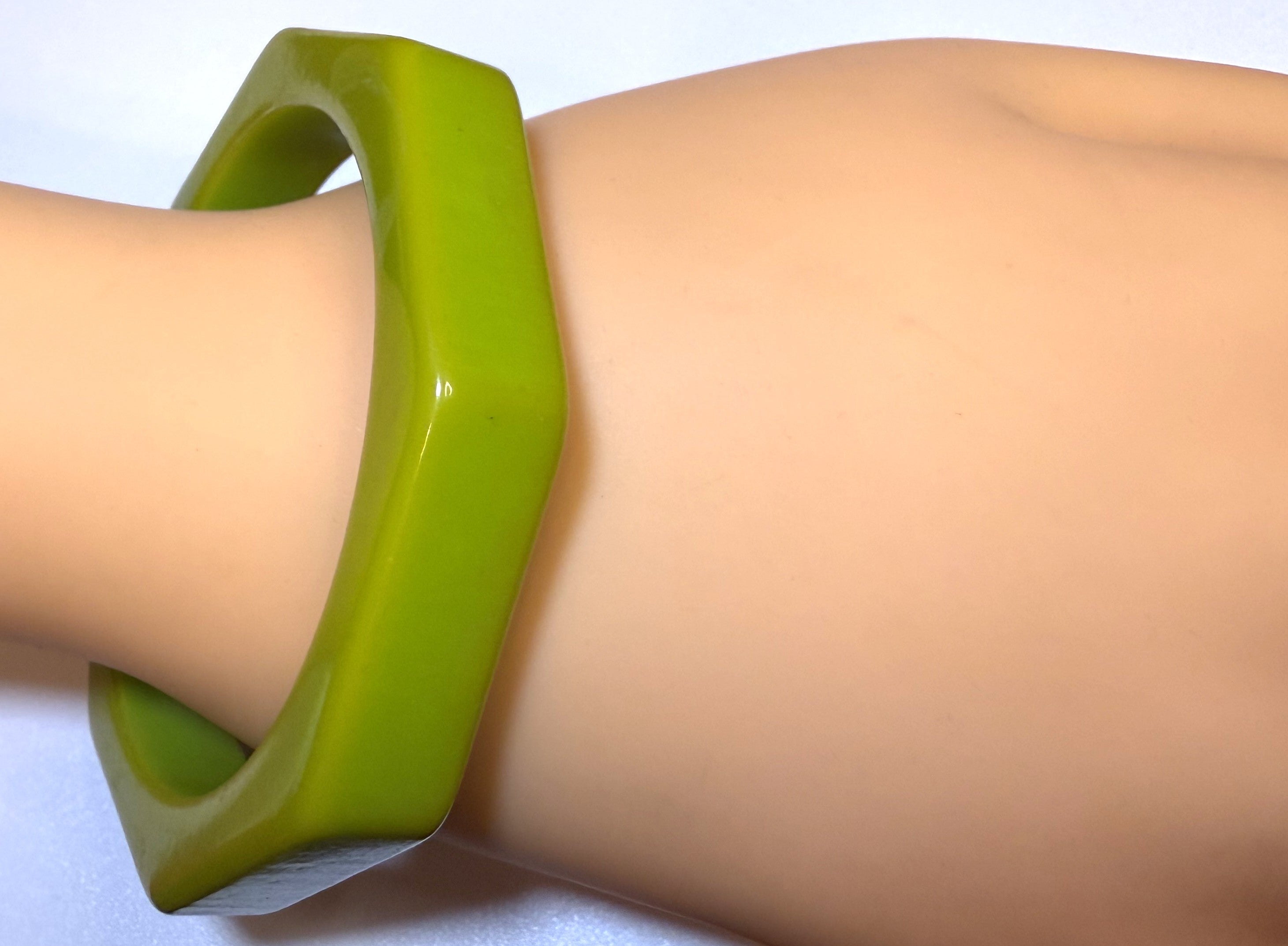 Vintage Lime Green Octagonal Bakelite Bangle - 1940s *Tested* Small/Medium, AUTHENTIC