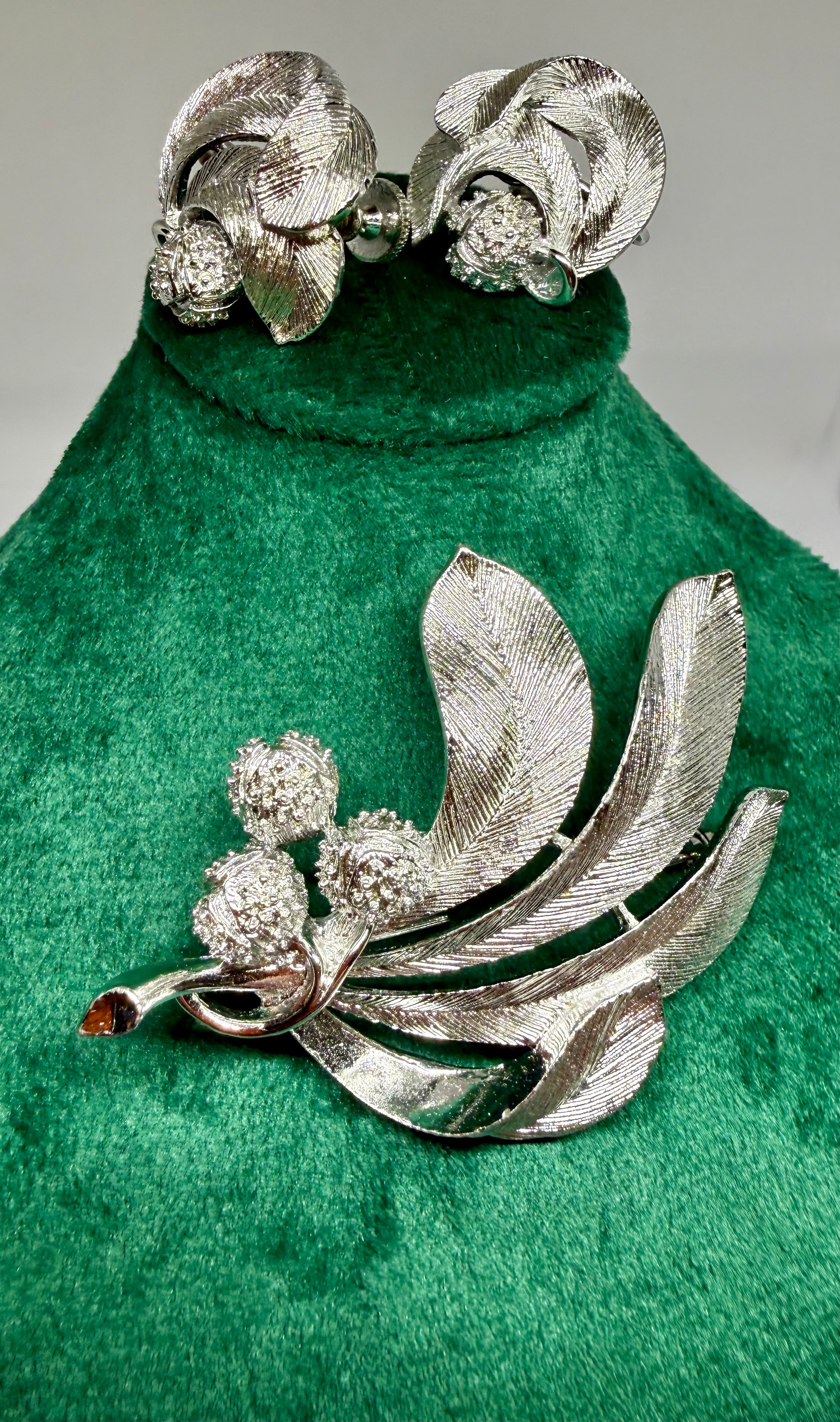 Lisner Silvertone Brooch and Matching Clip-On Earrings - Mint Condition