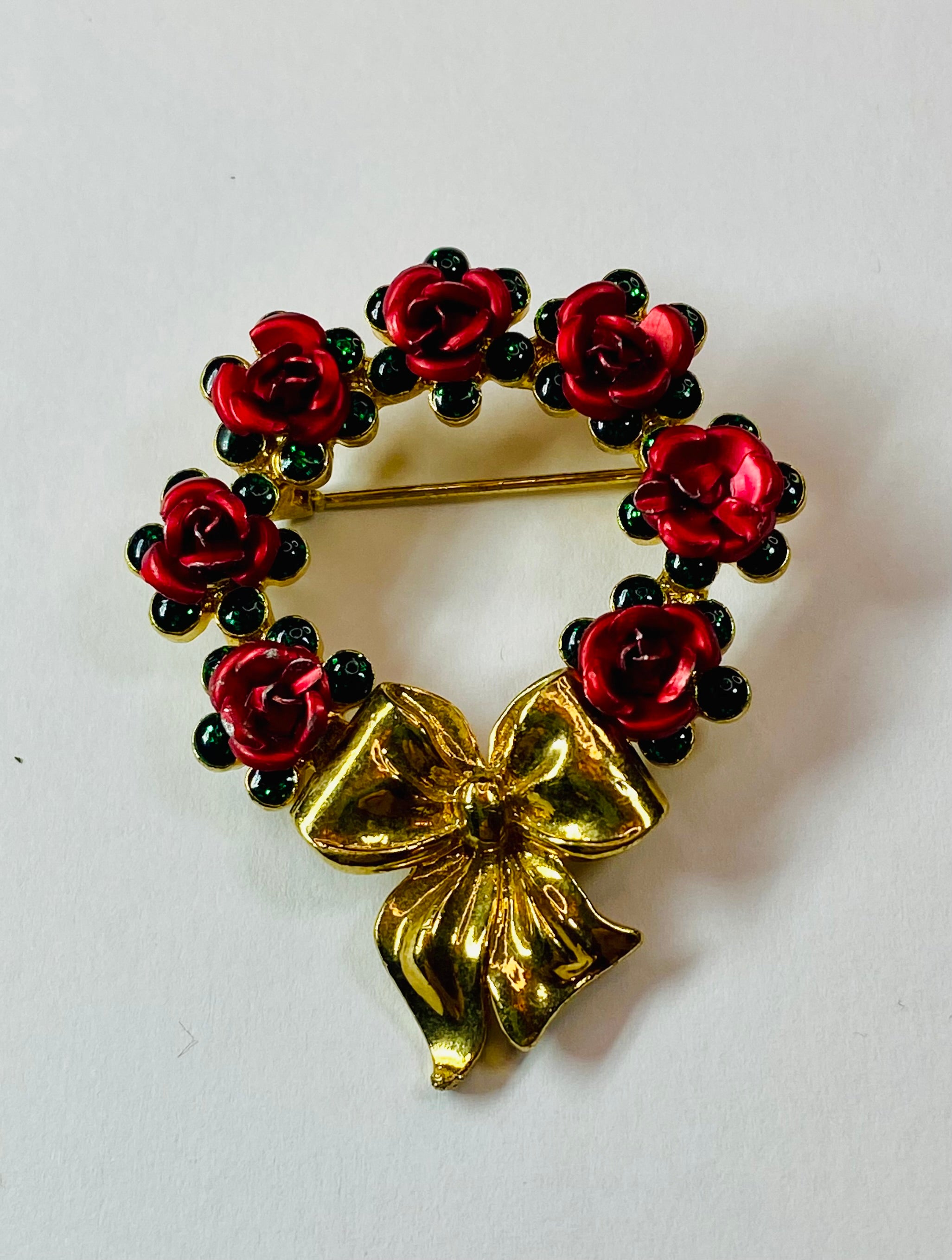 Avon Vintage Christmas Brooch - Gold tone wreath with roses - Peppermint-Twist-Vintage.com