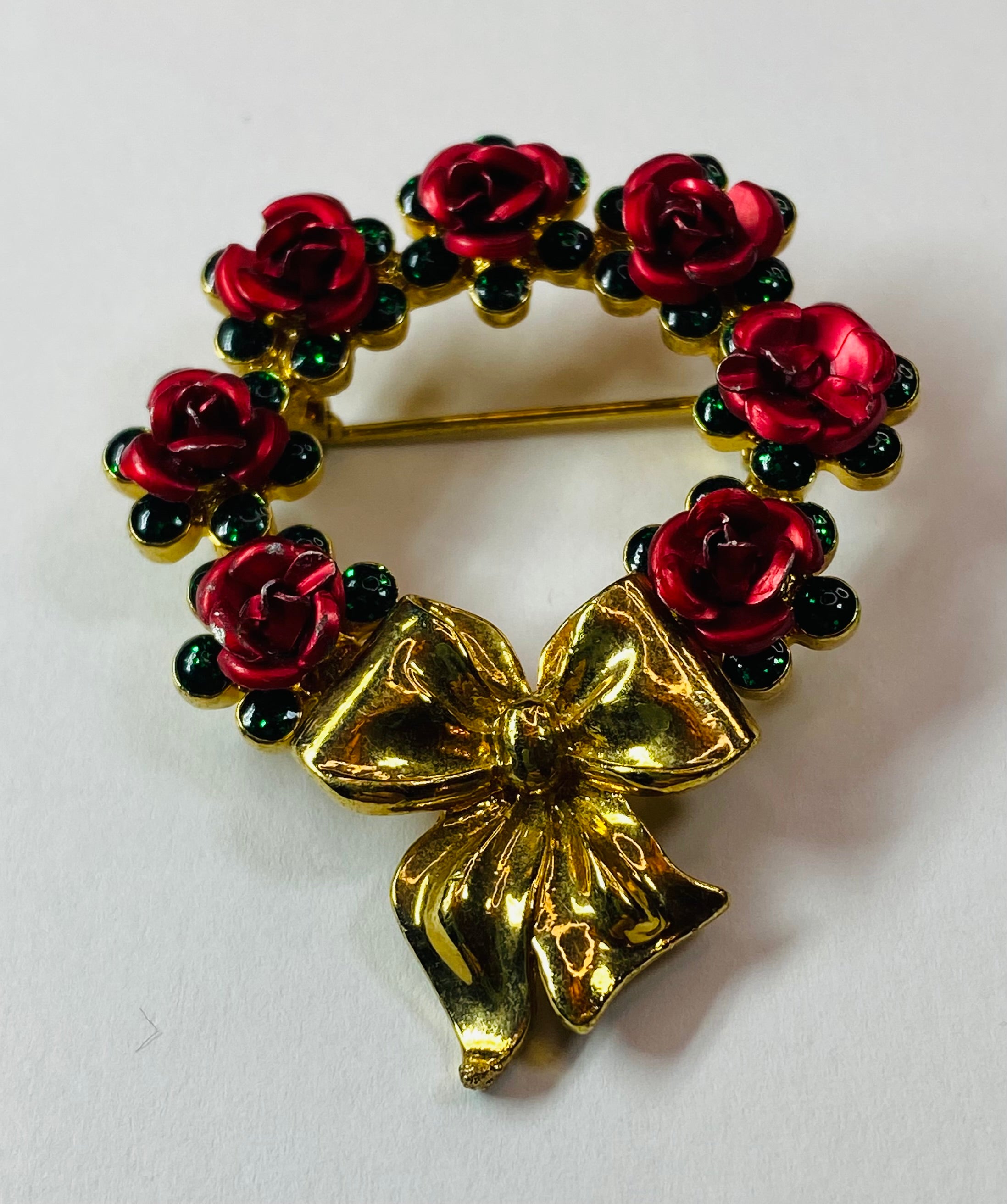 Avon Vintage Christmas Brooch - Gold tone wreath with roses - Peppermint-Twist-Vintage.com