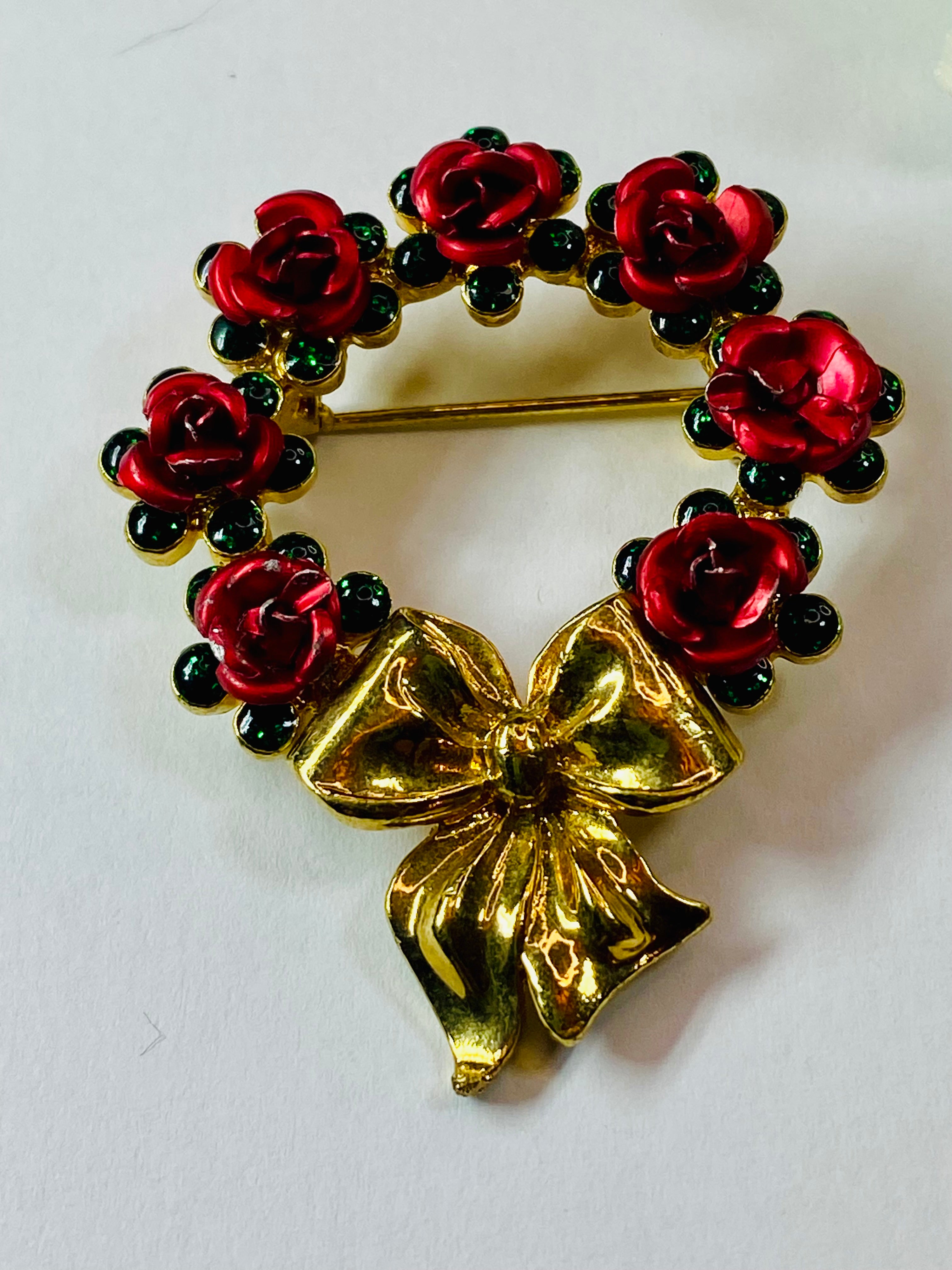 Avon Vintage Christmas Brooch - Gold tone wreath with roses - Peppermint-Twist-Vintage.com