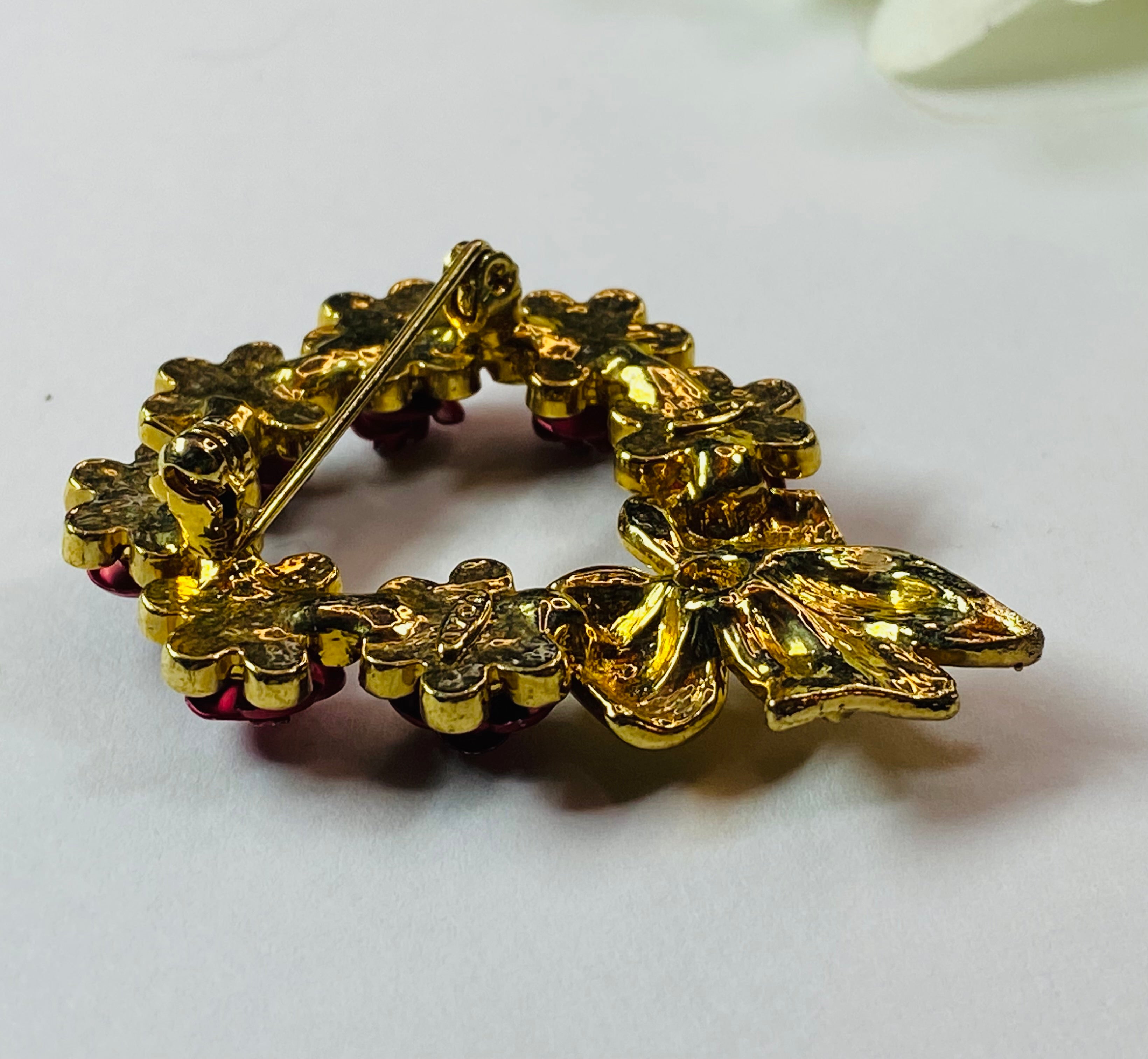 Avon Vintage Christmas Brooch - Gold tone wreath with roses - Peppermint-Twist-Vintage.com