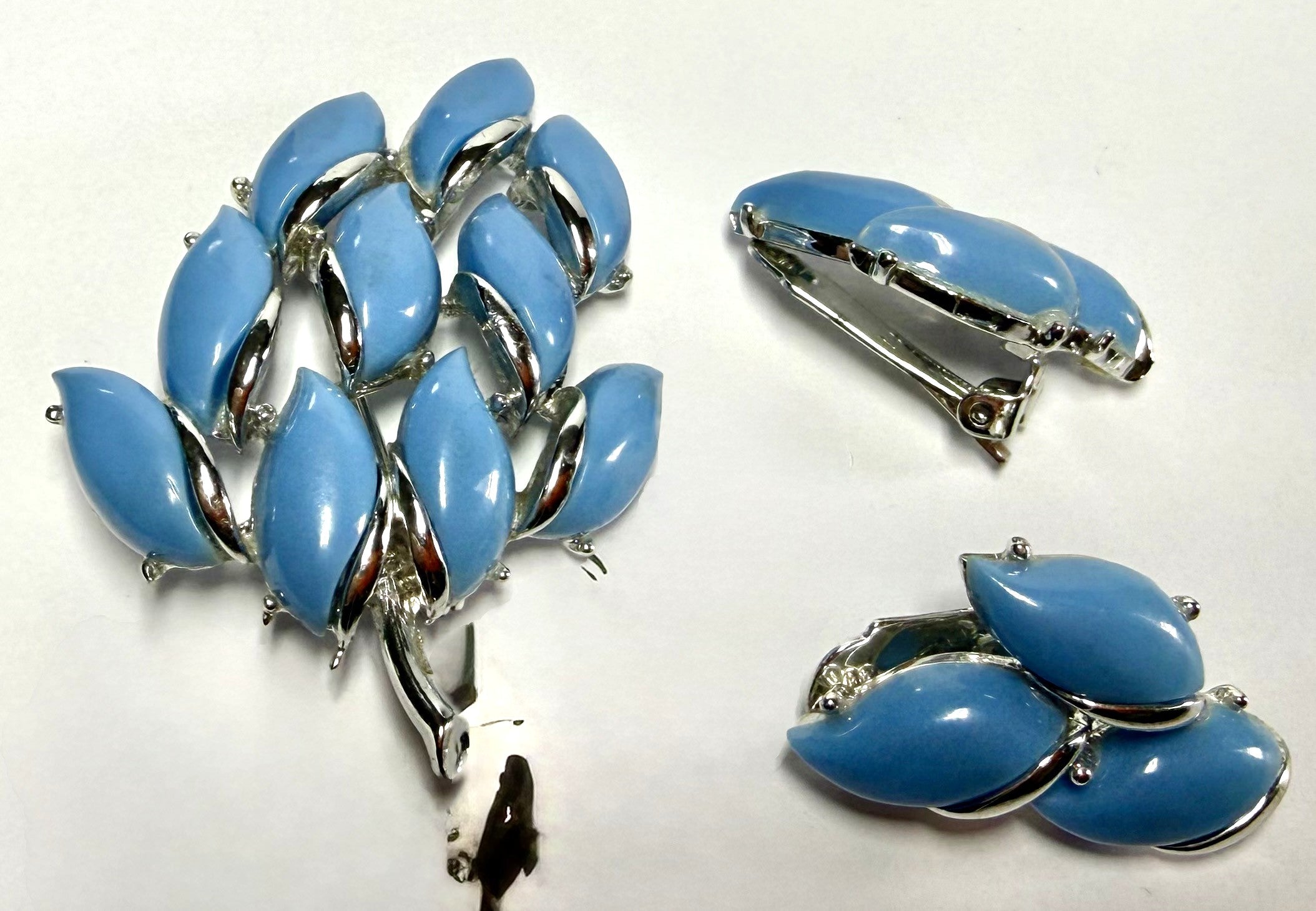 Blue Thermoset Leaf Set - Brooch and Matching Earrings - Coro Sample Set - in Great condition