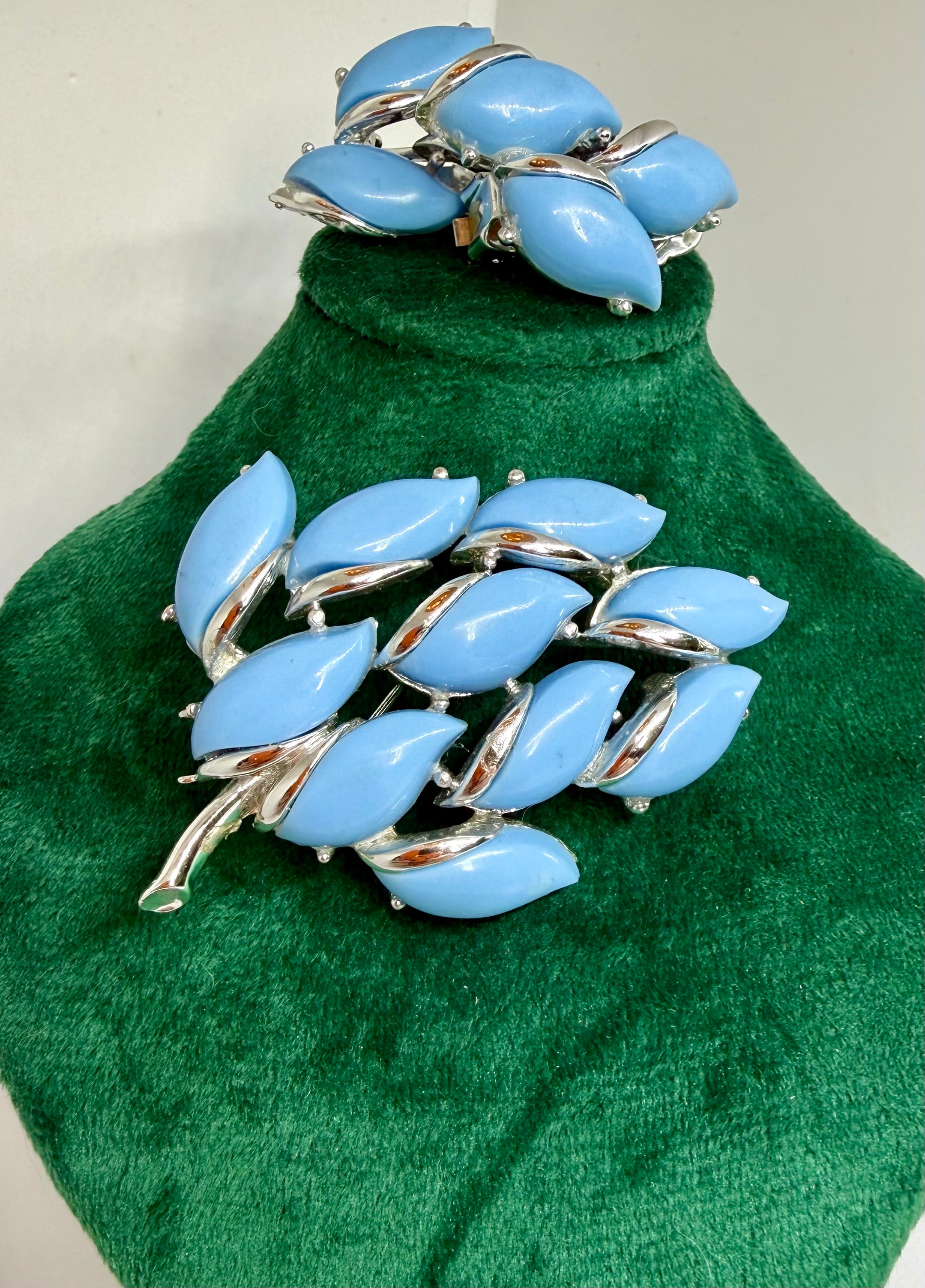 Blue Thermoset Leaf Set - Brooch and Matching Earrings - Coro Sample Set - in Great condition