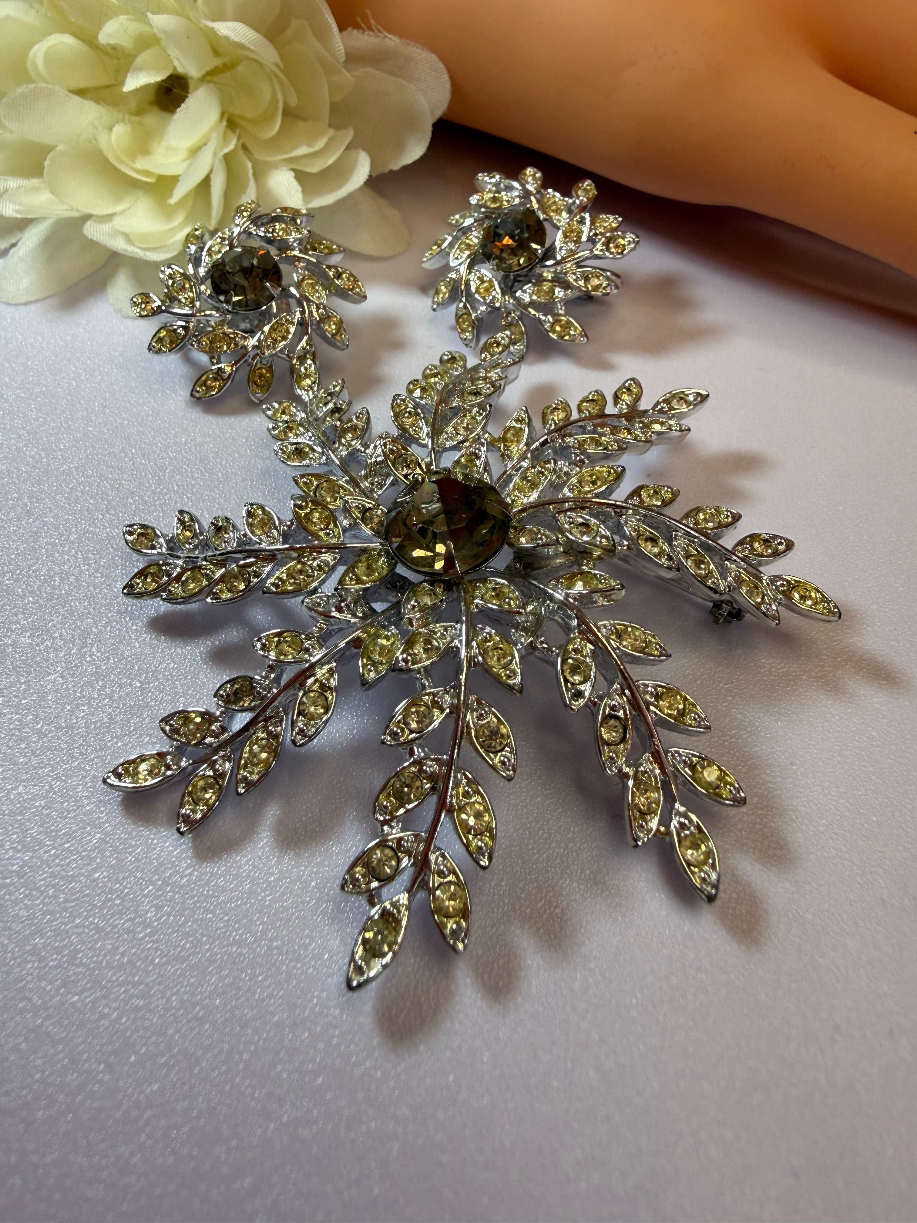 Sarah Coventry Evening Snowflake Silvertone Brooch and Clip-on Earring set - 1963 -  MINT CONDITION 1960s - Peppermint-Twist-Vintage.com