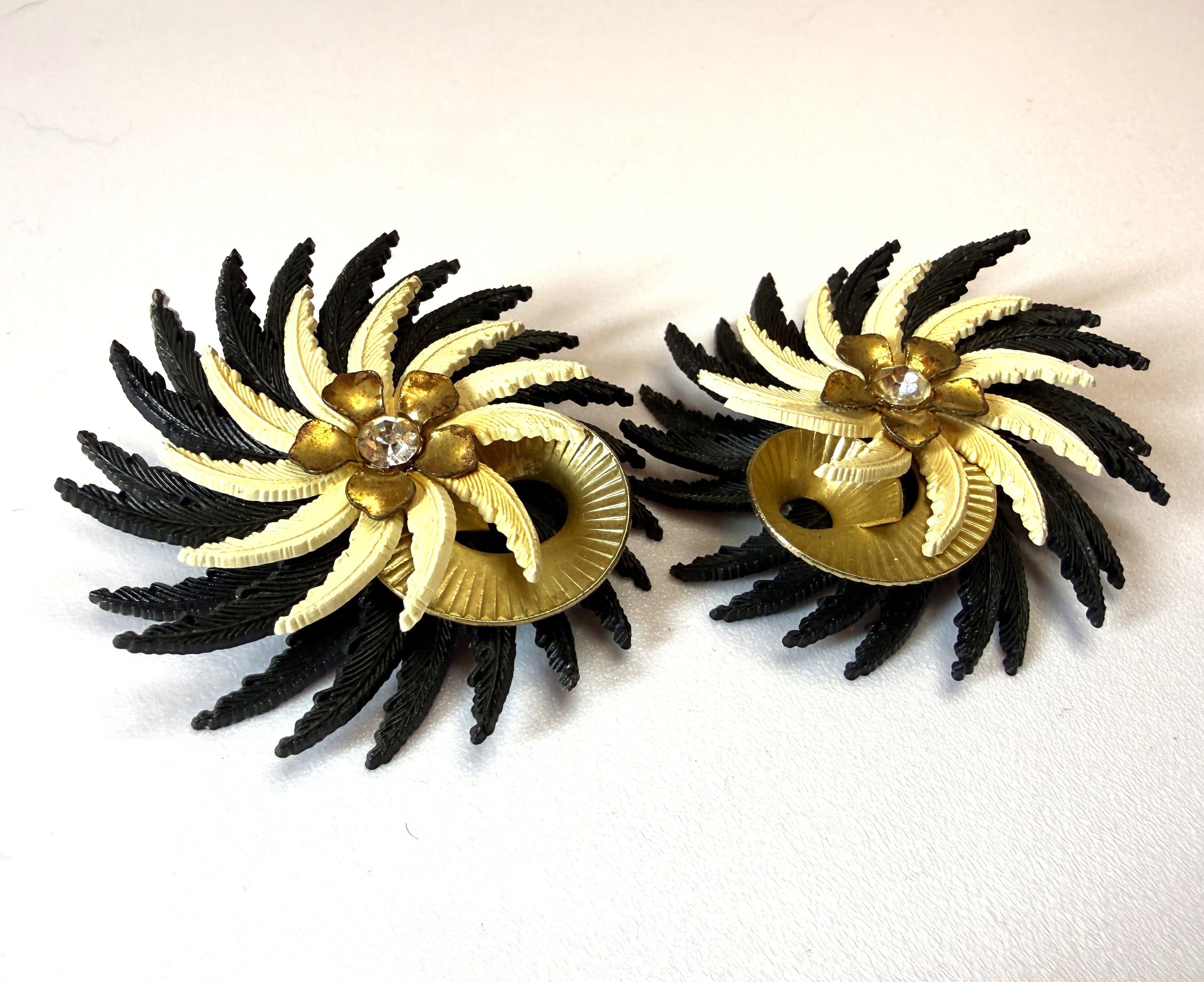 Large 1960s Chrysanthemum Statement Earrings - Vintage Plastic/Lucite WOWEE - Hollywood Style - Peppermint-Twist-Vintage.com