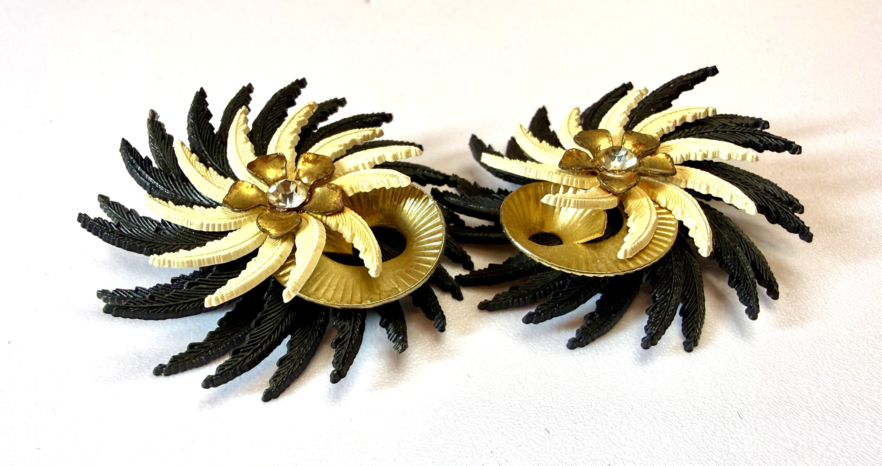 Large 1960s Chrysanthemum Statement Earrings - Vintage Plastic/Lucite WOWEE - Hollywood Style - Peppermint-Twist-Vintage.com