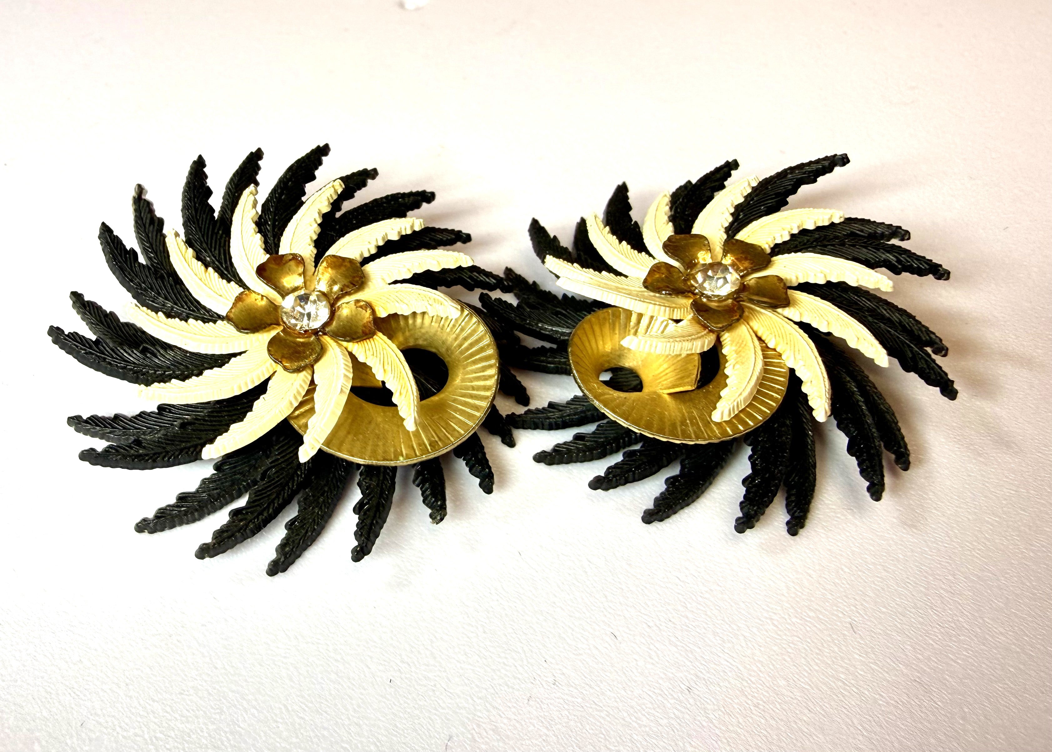 Large 1960s Chrysanthemum Statement Earrings - Vintage Plastic/Lucite WOWEE - Hollywood Style - Peppermint-Twist-Vintage.com