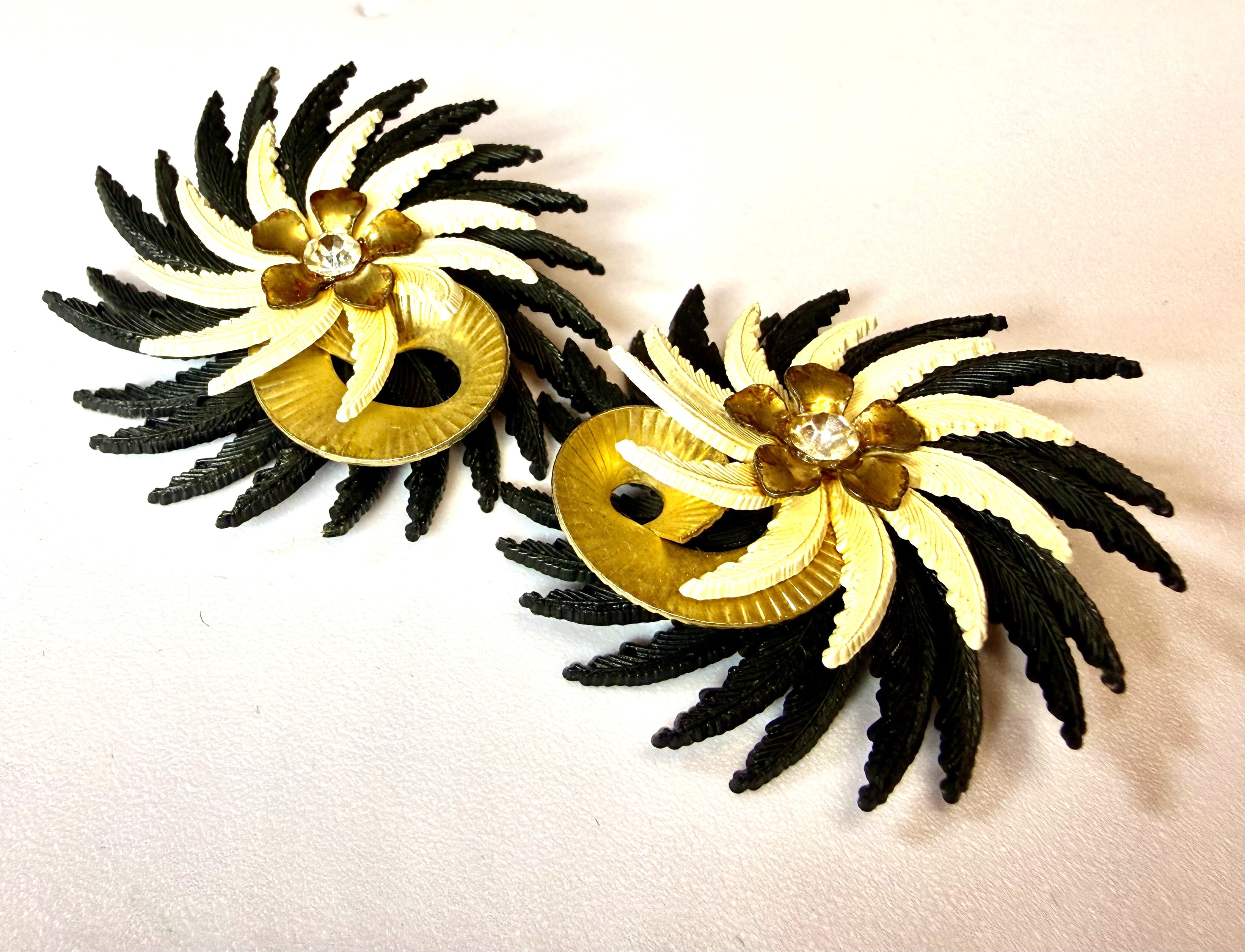 Large 1960s Chrysanthemum Statement Earrings - Vintage Plastic/Lucite WOWEE - Hollywood Style - Peppermint-Twist-Vintage.com