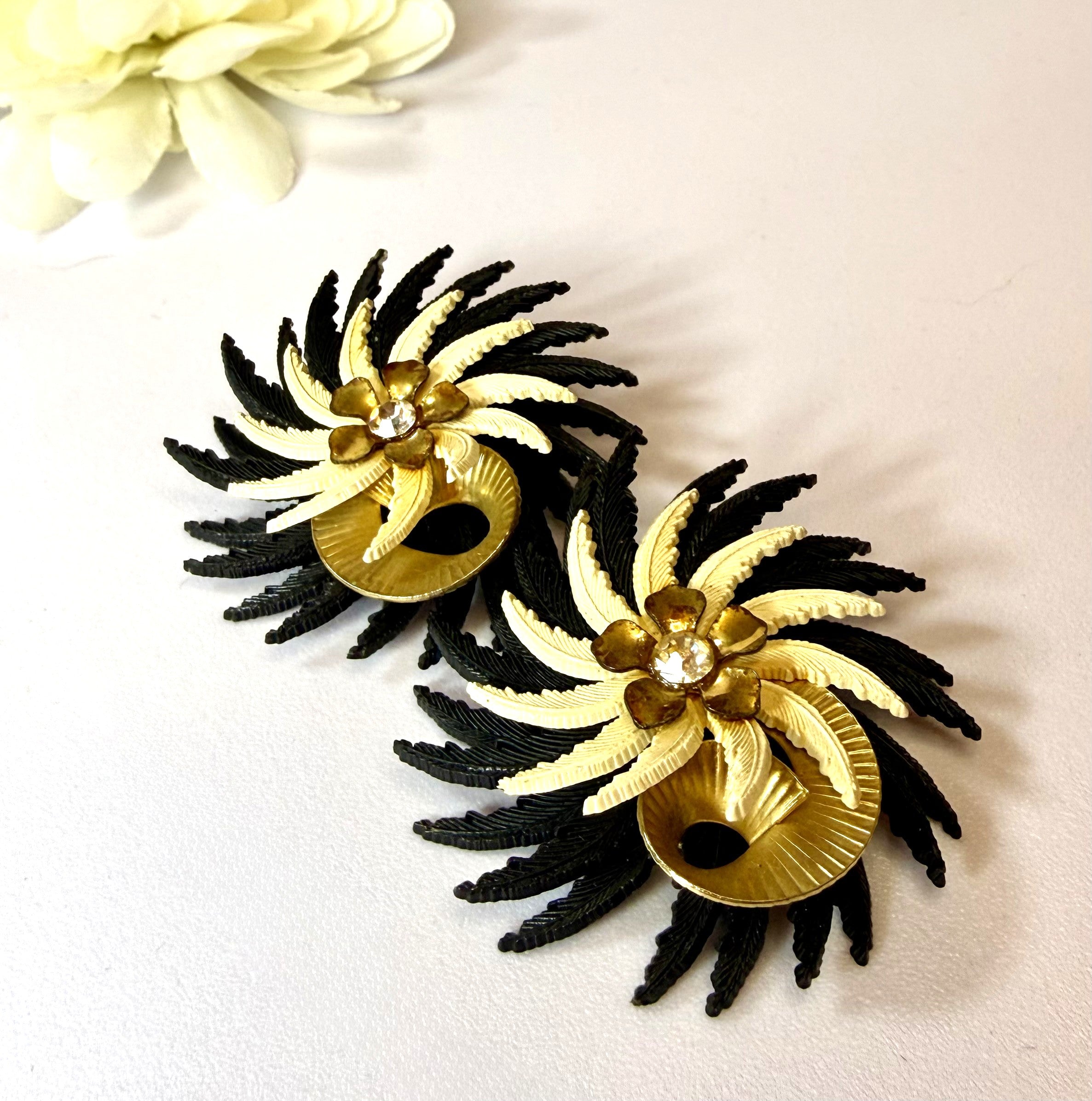 Large 1960s Chrysanthemum Statement Earrings - Vintage Plastic/Lucite WOWEE - Hollywood Style - Peppermint-Twist-Vintage.com