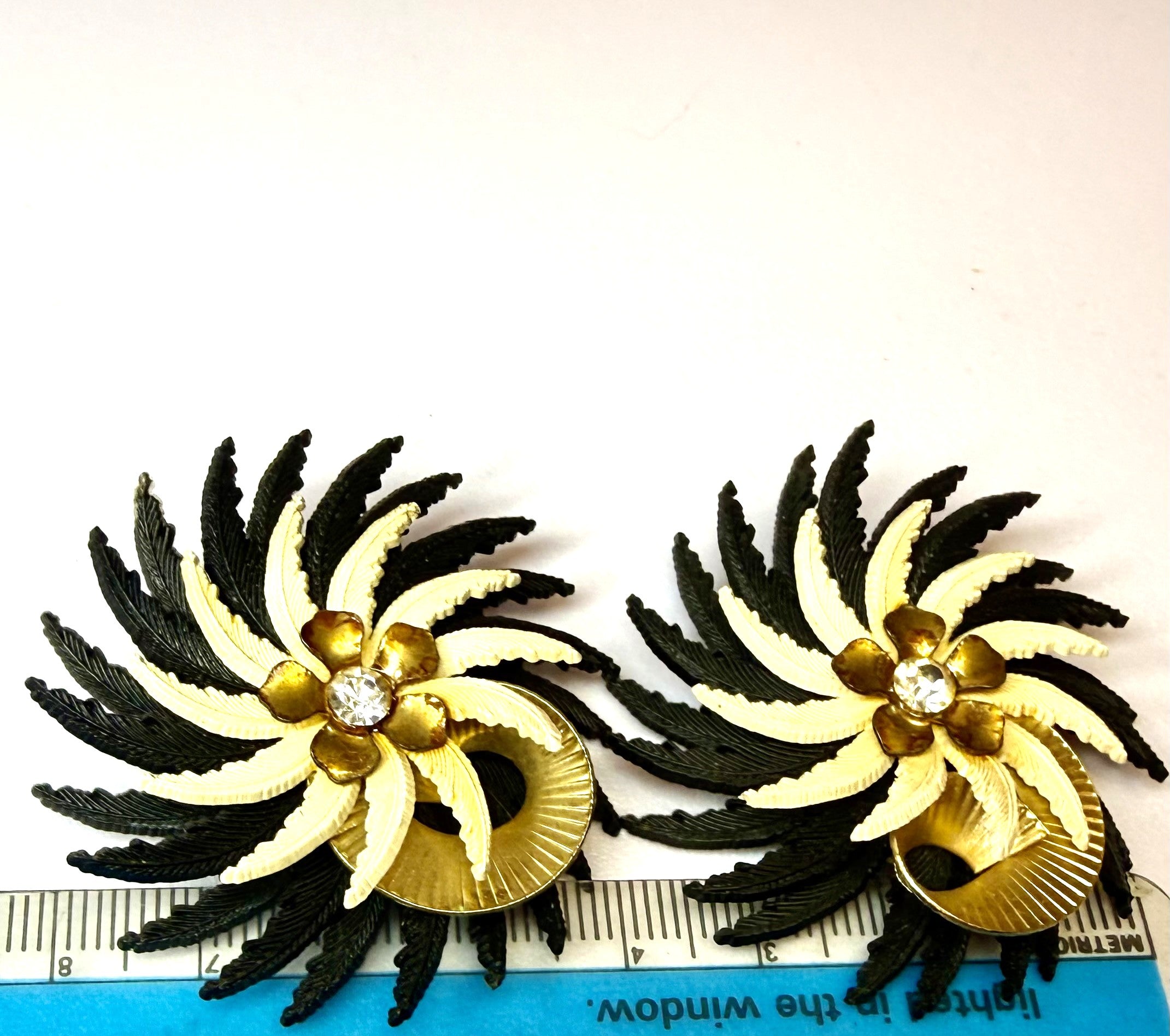 Large 1960s Chrysanthemum Statement Earrings - Vintage Plastic/Lucite WOWEE - Hollywood Style - Peppermint-Twist-Vintage.com