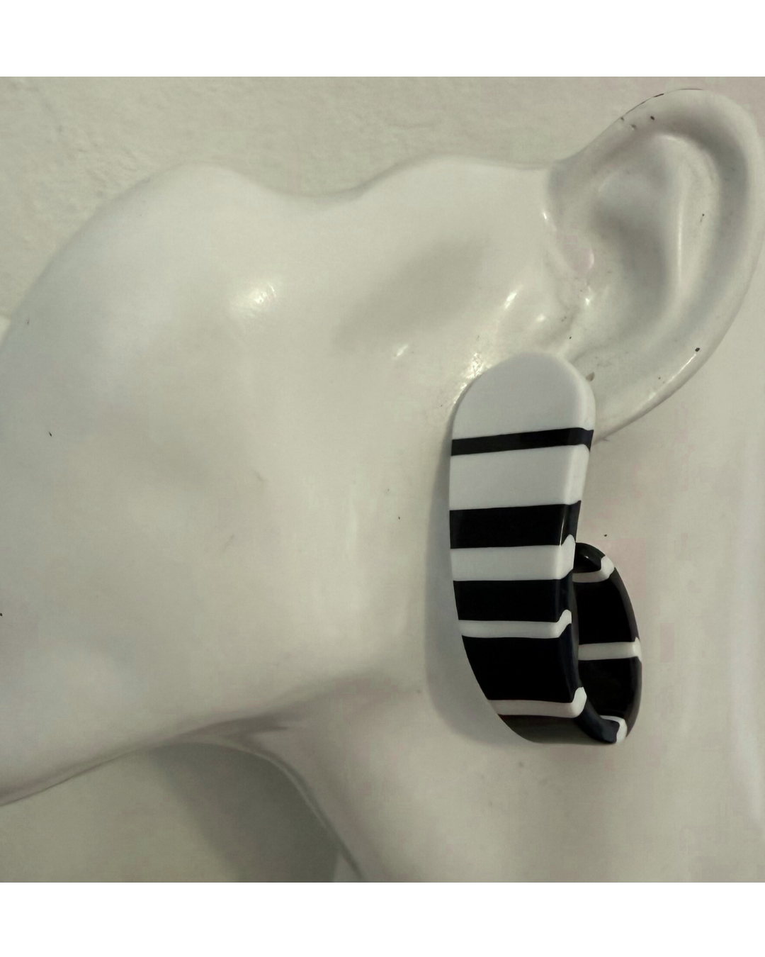 Gorgeous Black and White Bracelet and Clip-On Earrings - Gorgeous MOD, 1960s Style - Peppermint-Twist-Vintage.com